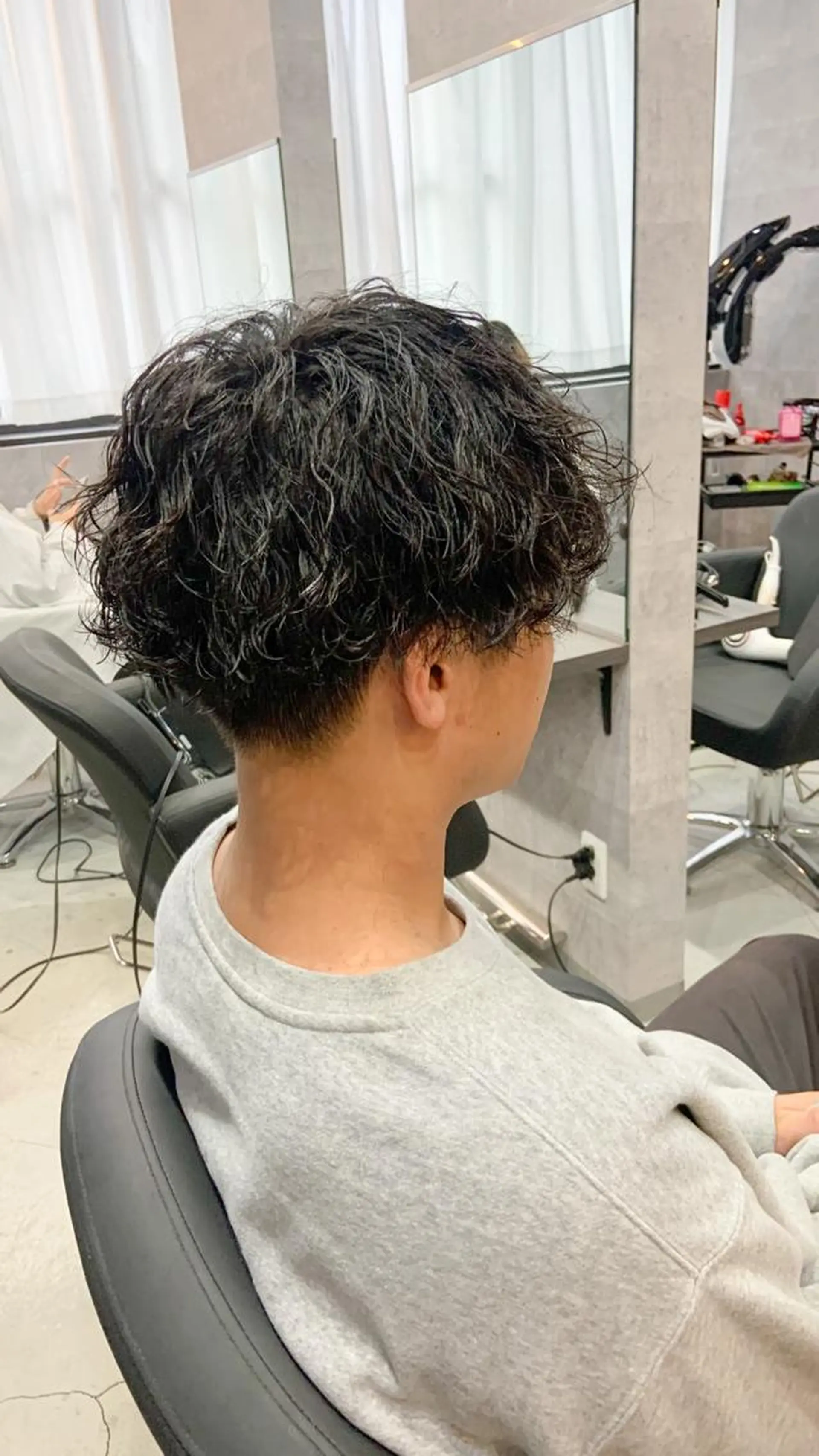 メンズ _WHITE所属・ダウンパーマ 曲がる縮毛矯正のヘアスタイル