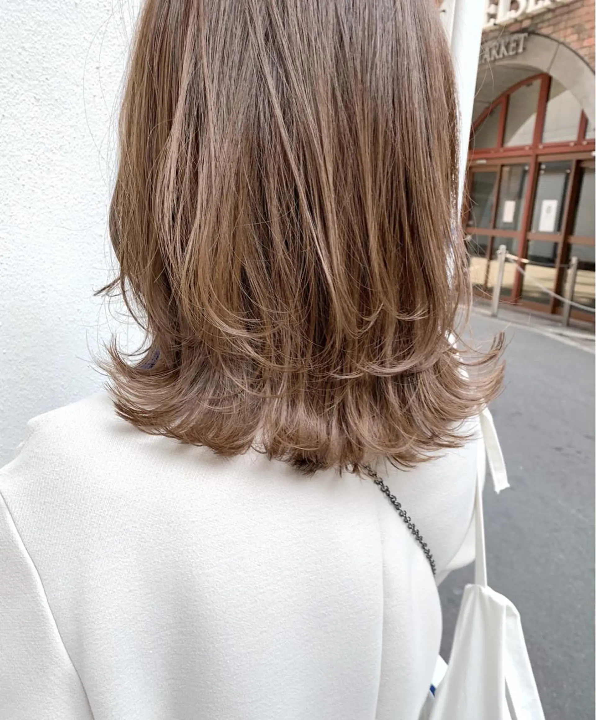 ミディアム カラー ミディアムレイヤー グレージュ レイヤーカット 樫原裕二 /柔らかいカラーのヘアスタイル