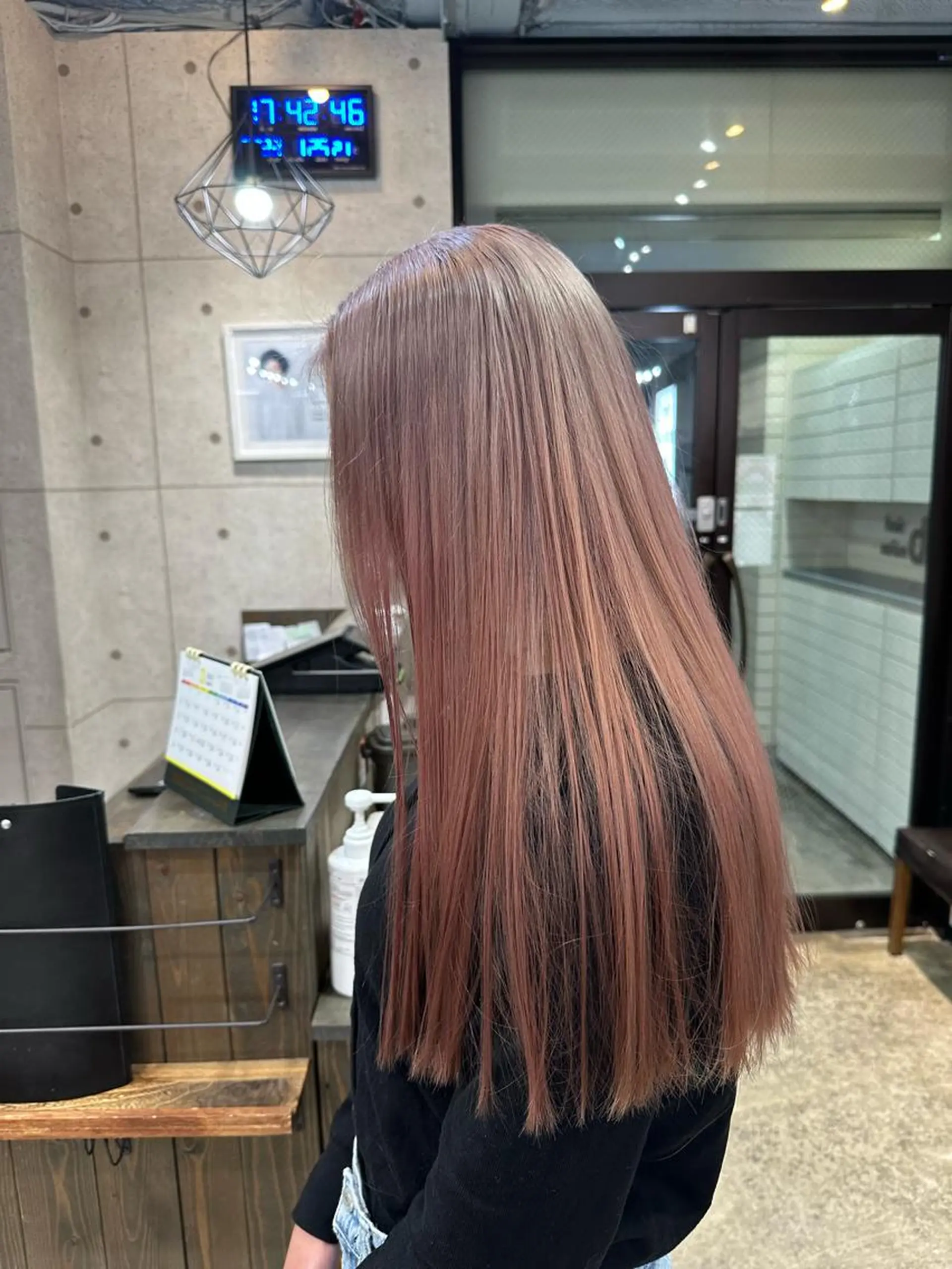 ロング カラー ピンクカラー 【透明感カラー‎✨】 中島日菜のヘアスタイル