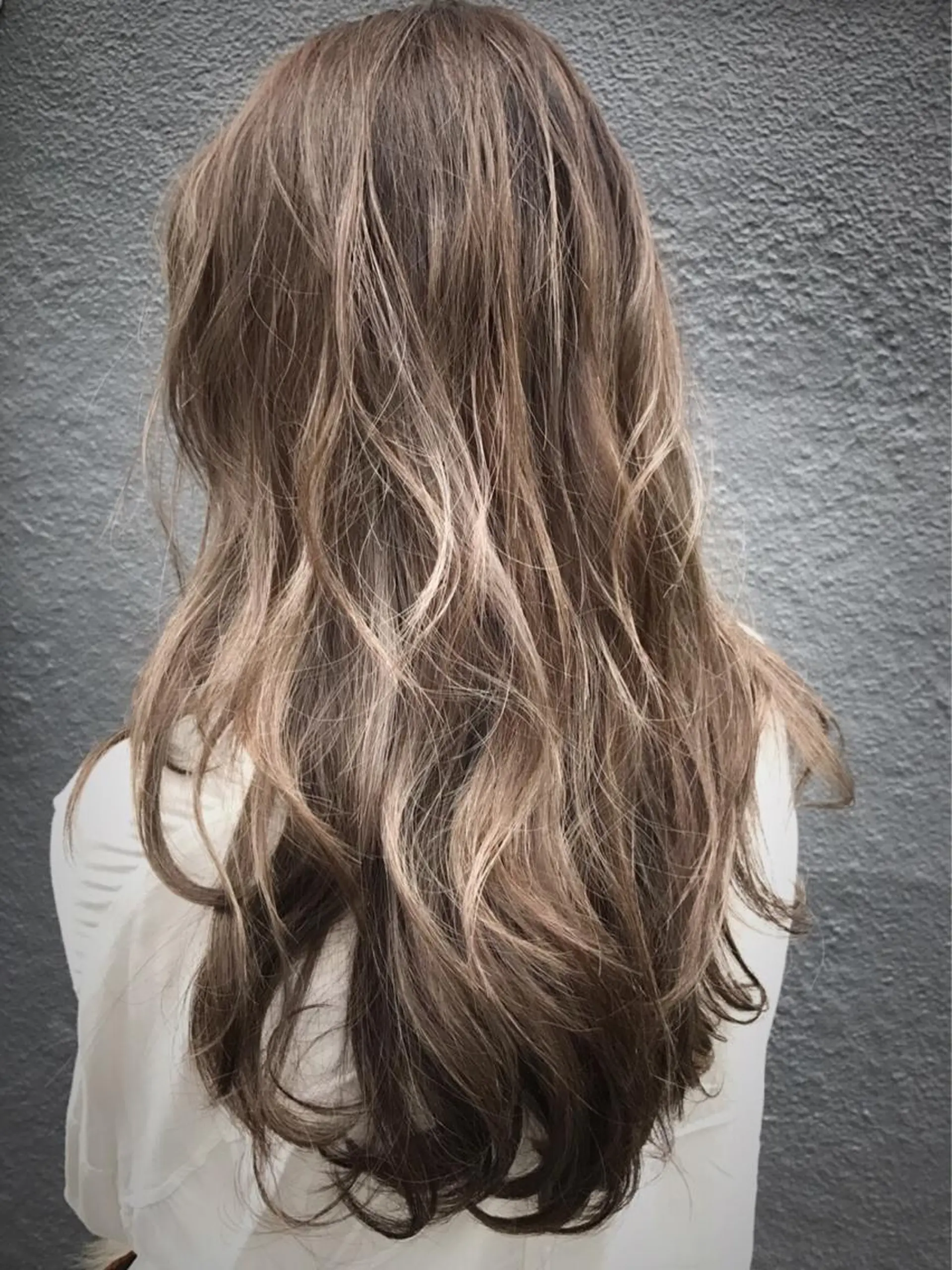 ロング カラー ハイライトカラー ハイライト コールネックスザサロン所属・白髪ぼかし×デザイン 🕊️🫧ホウジョウのヘアスタイル