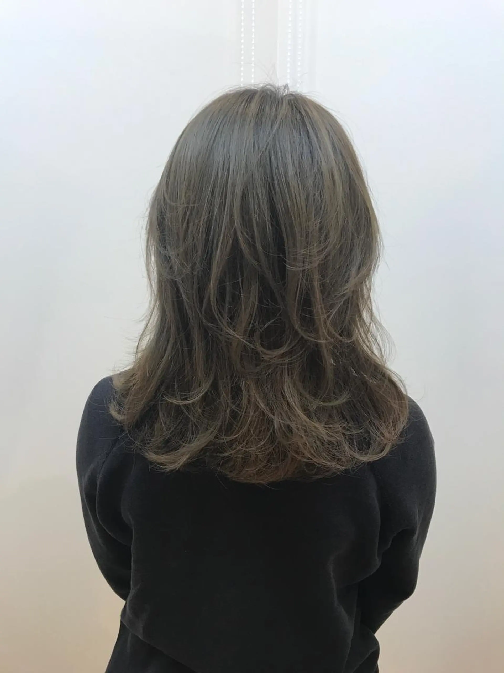 セミロング カラー 湯浅 了一のヘアスタイル