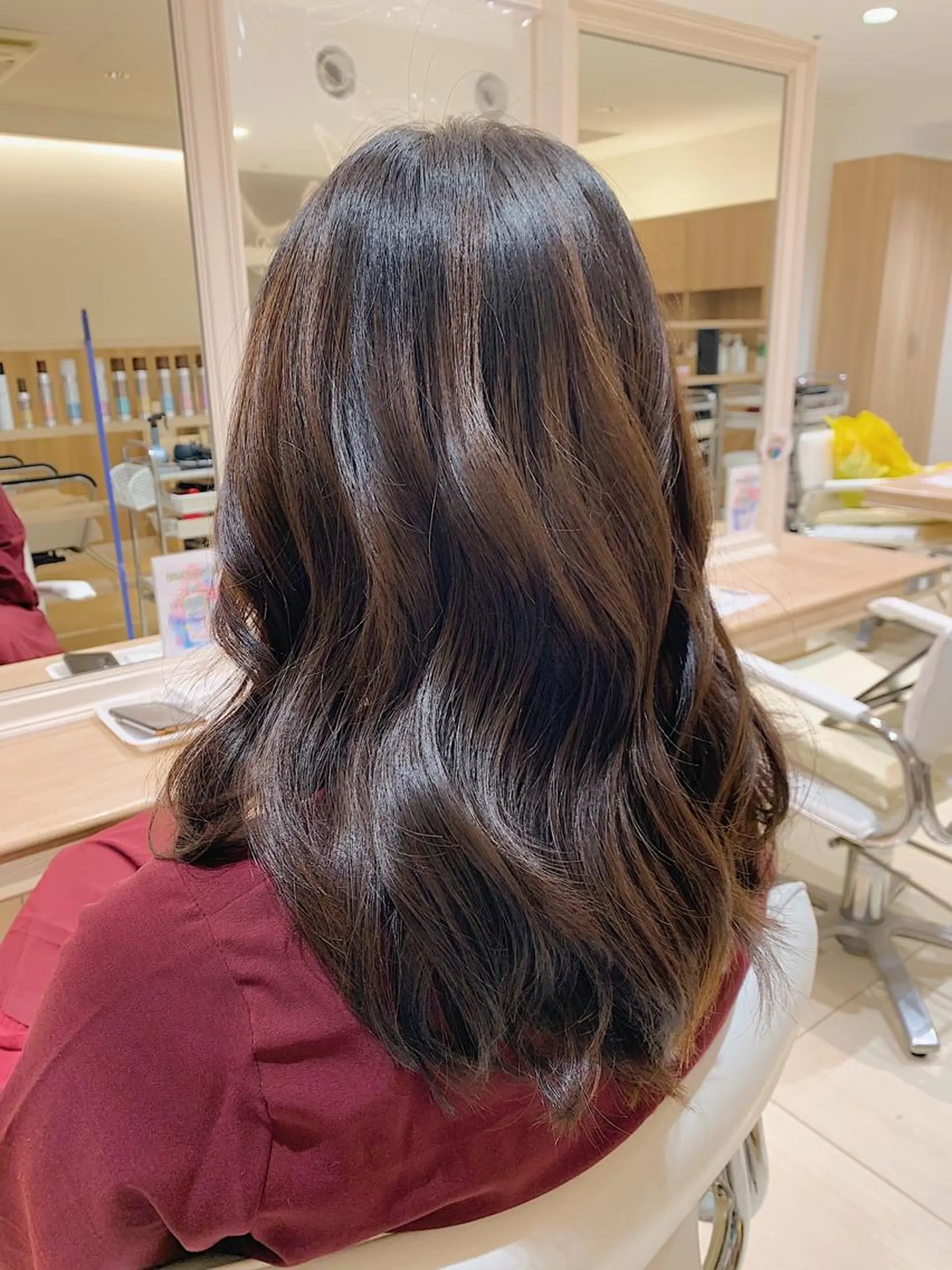 セミロング パーマ lore 金杉悠作のヘアスタイル