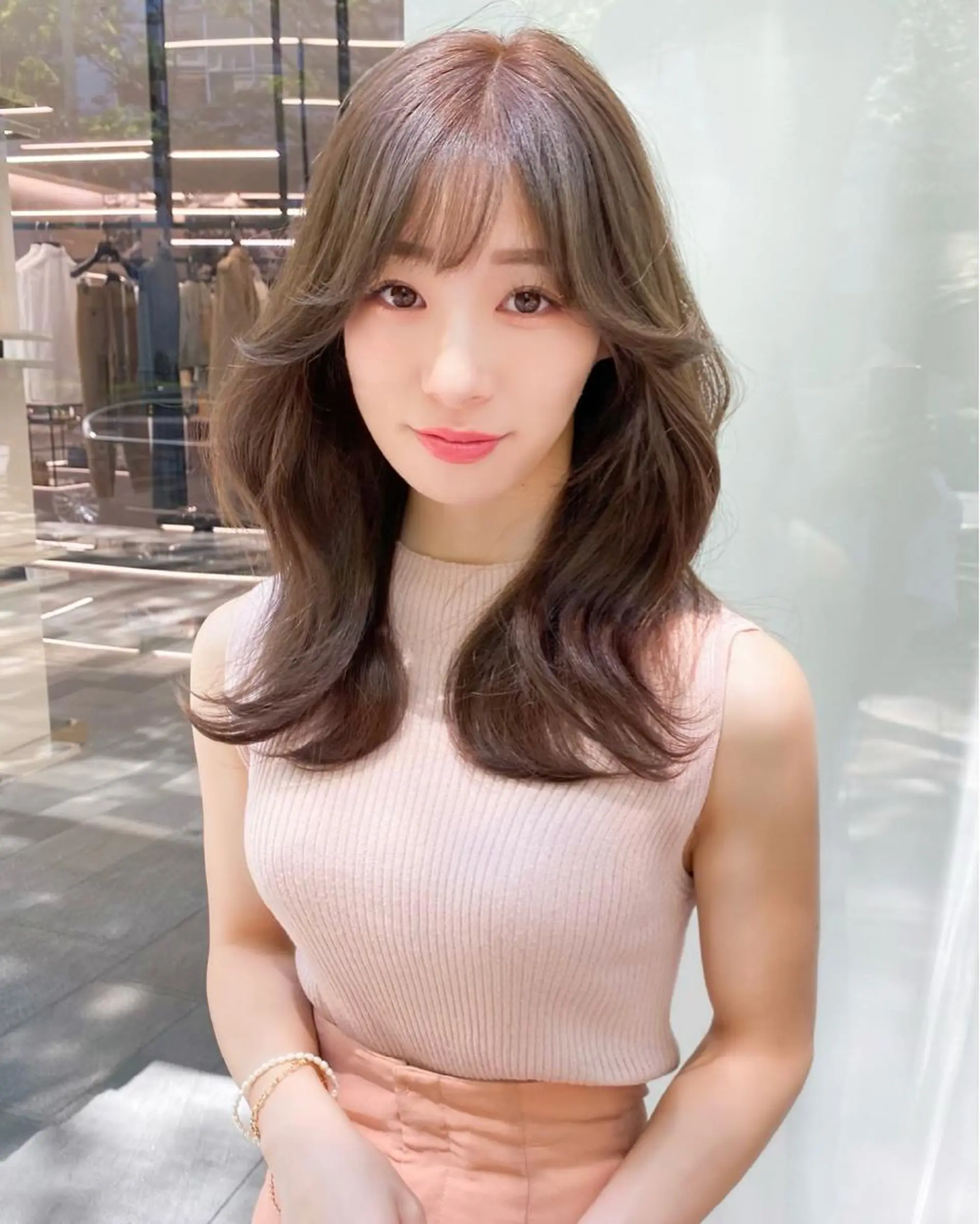 セミロング くびれヘア くびれレイヤー レイヤーカット カット ヘアカラー トリートメント 韓国風レイヤーカット ryotaのヘアスタイル