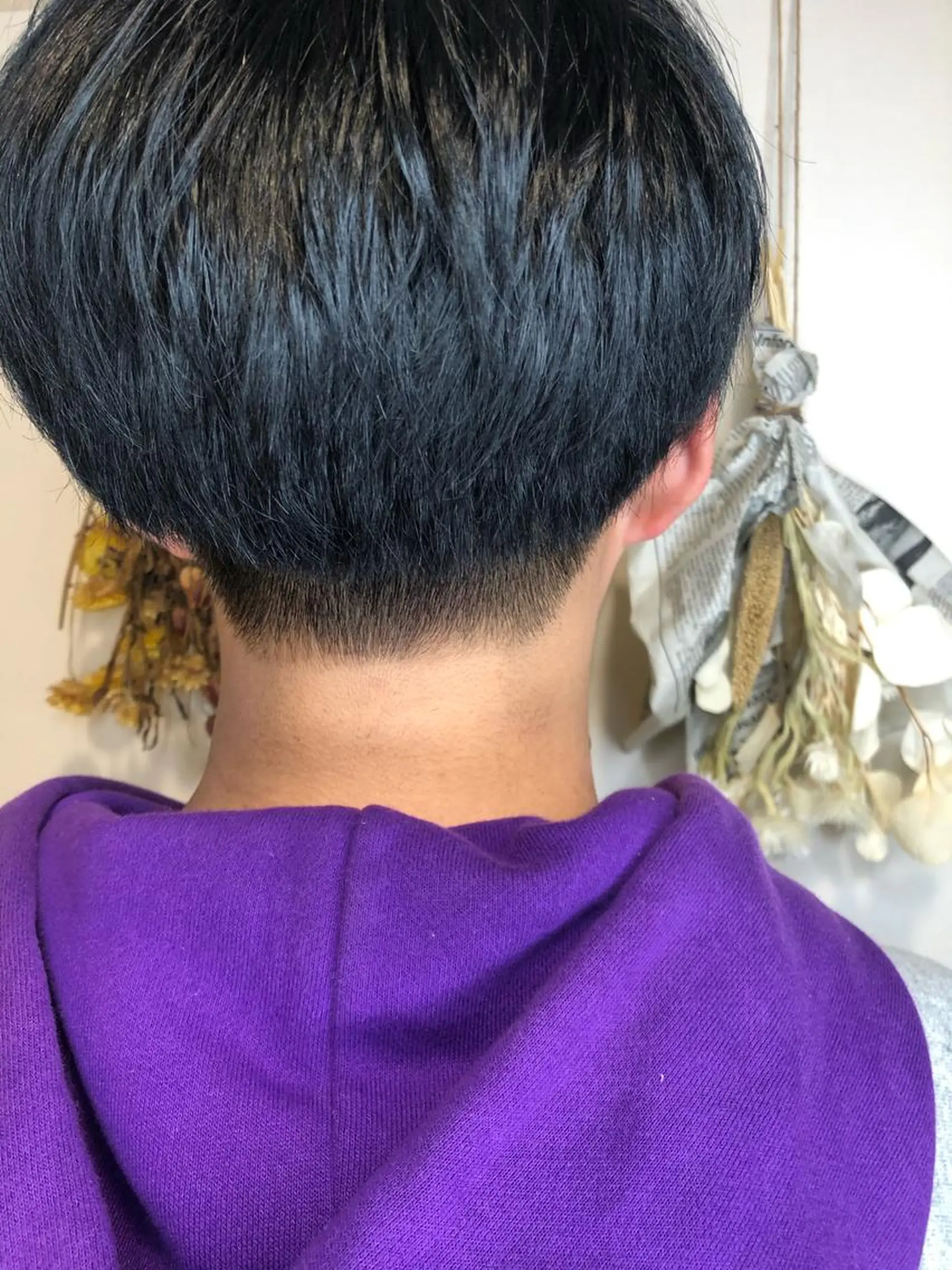 ショート カラー メンズ 黒髪 ブルーカラー ブルーブラック ヘアカラー トリートメント 松佐 ゆかりのヘアスタイル