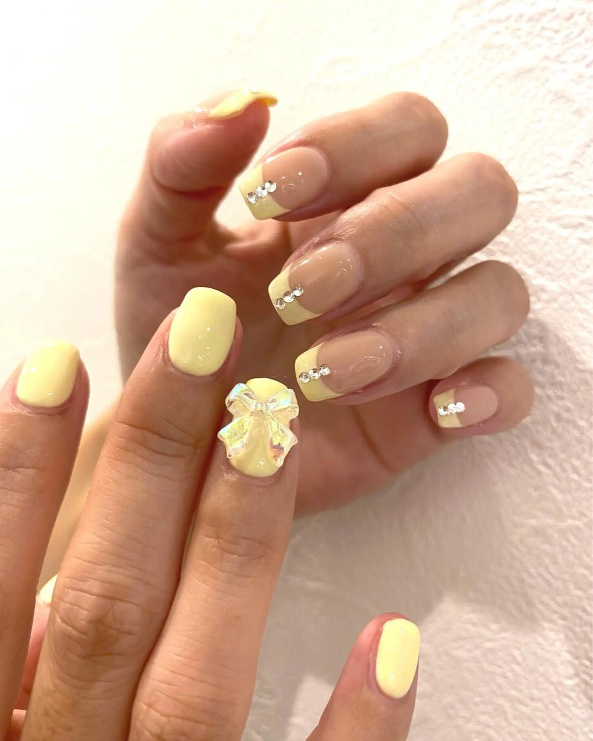 ネイル フレンチネイル リボン ハンドネイル Ann. nail.tokyo所属・Ann nailのネイルデザイン