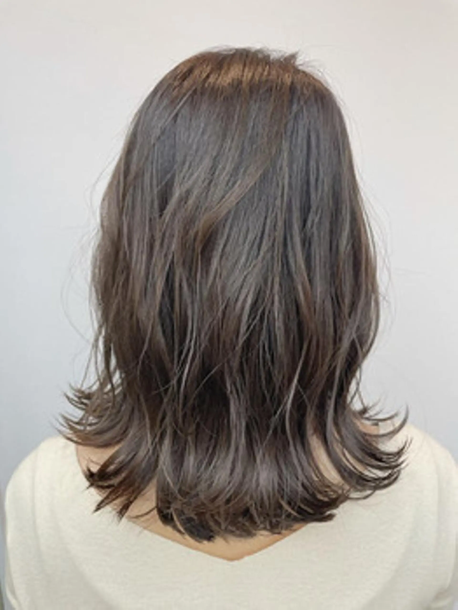 セミロング カラー パーマ ヘアアレンジ セミロングパーマ アディクシーカラー ブリーチ ケアカラー 透明感カラー ヘアケア特化型サロン newi 梅田のヘアスタイル