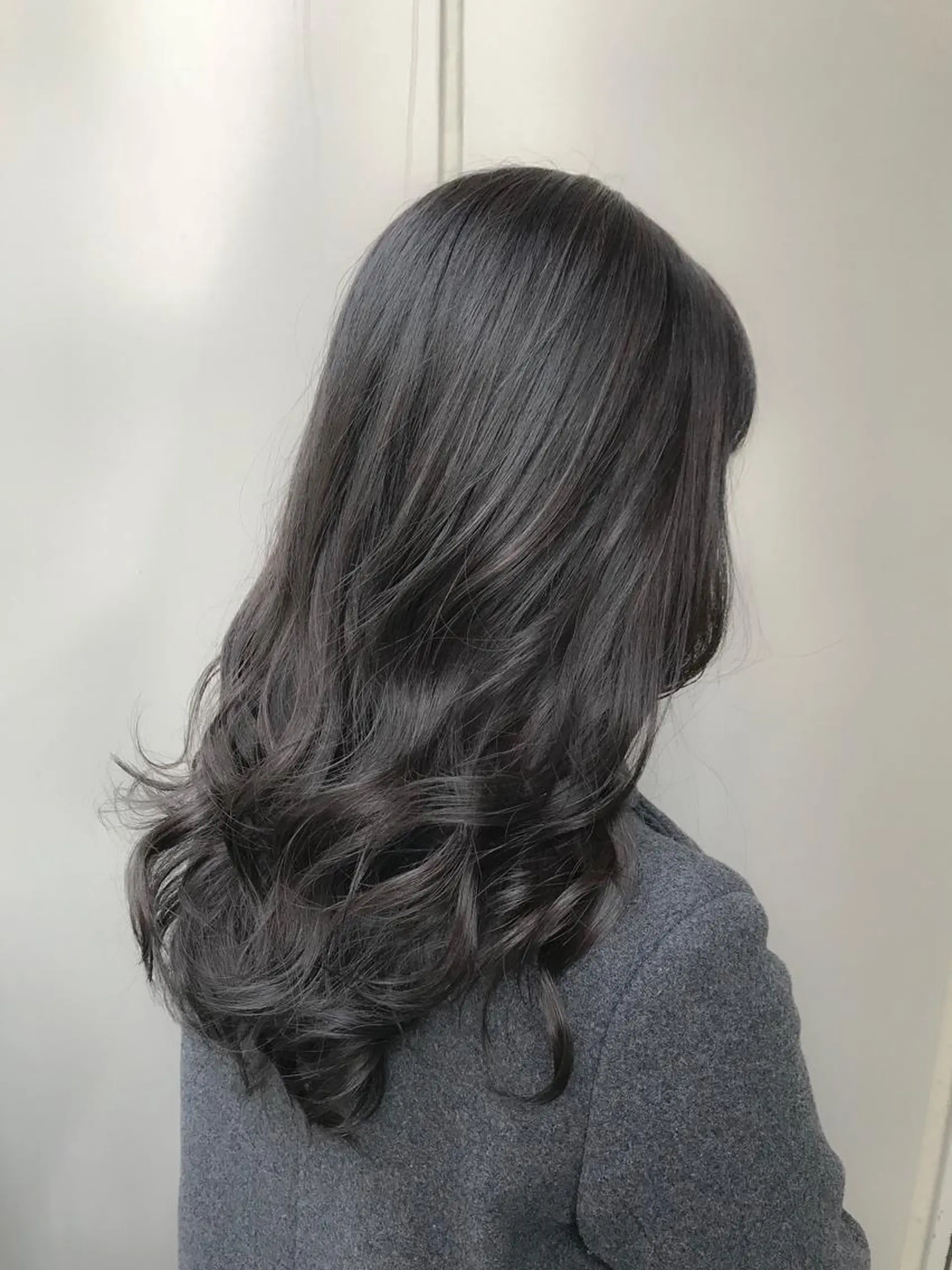 セミロング カラー eclair.髪質改善&トリートメント所属・【艶髪、透明感】西村 有司のヘアスタイル