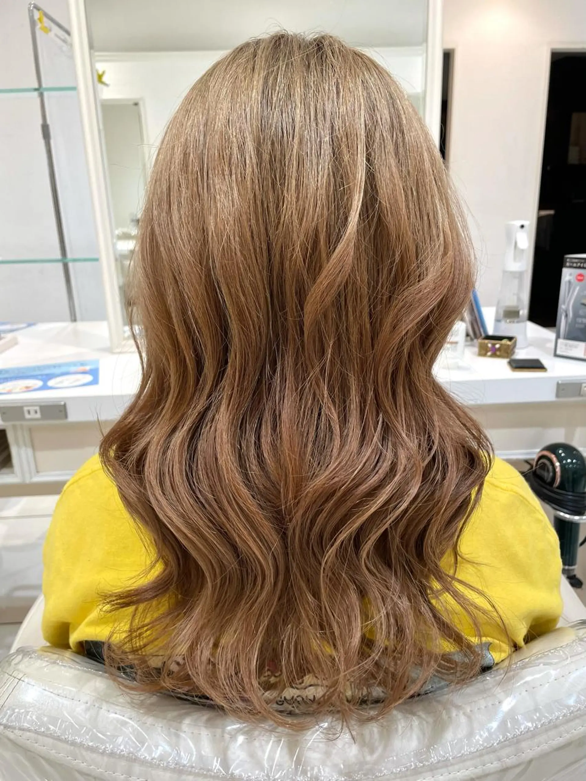 ロング カラー ブリーチ ハイトーンカラー JERICHO HAIR所属・ユ カの眉毛・アイブロウイメージ