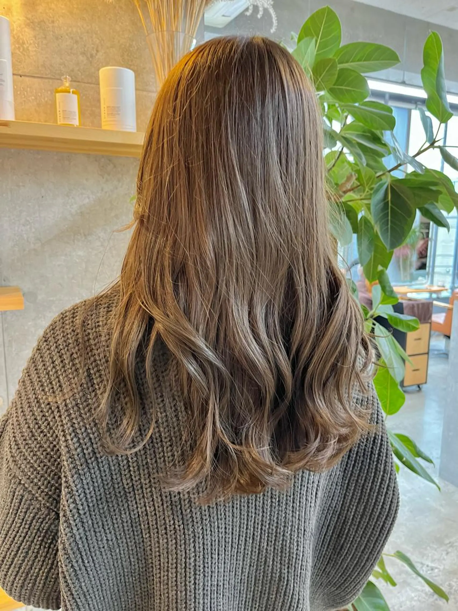 ロング カラー ブリーチ ケアブリーチ ダブルカラー イヤリングカラー ハイライトカラー ヘアカラー トリートメント ハイトーンカラ ー/小川のヘアスタイル