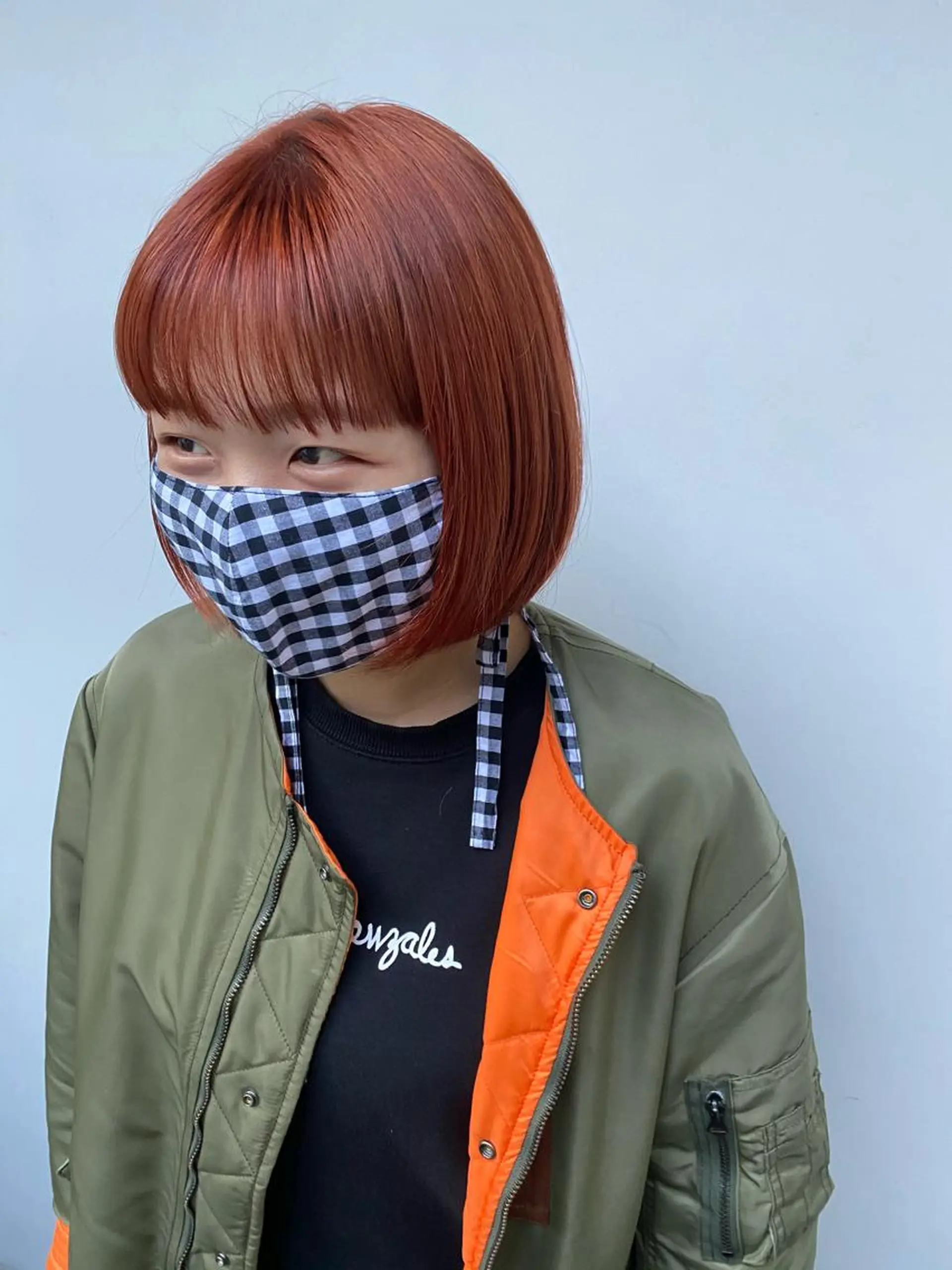 ショート カラー ブリーチ オレンジ ボブ ワイドバング tonari 梅田、中崎町のヘアスタイル