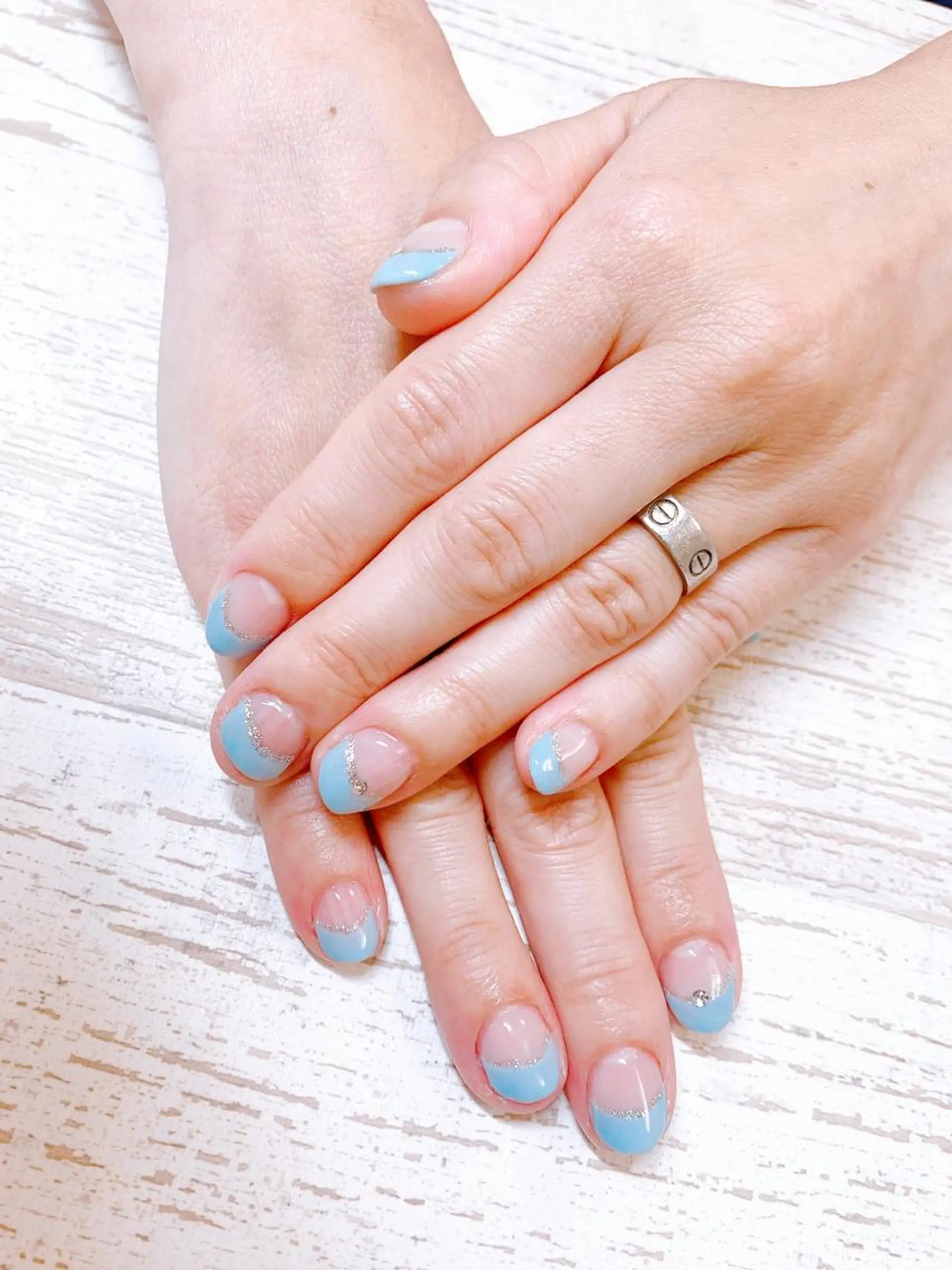 ネイル フレンチネイル ラメ(グリッター) 水色 ストーンネイル ハンドネイル Story nail所属・Story nail Sakuraのネイルデザイン