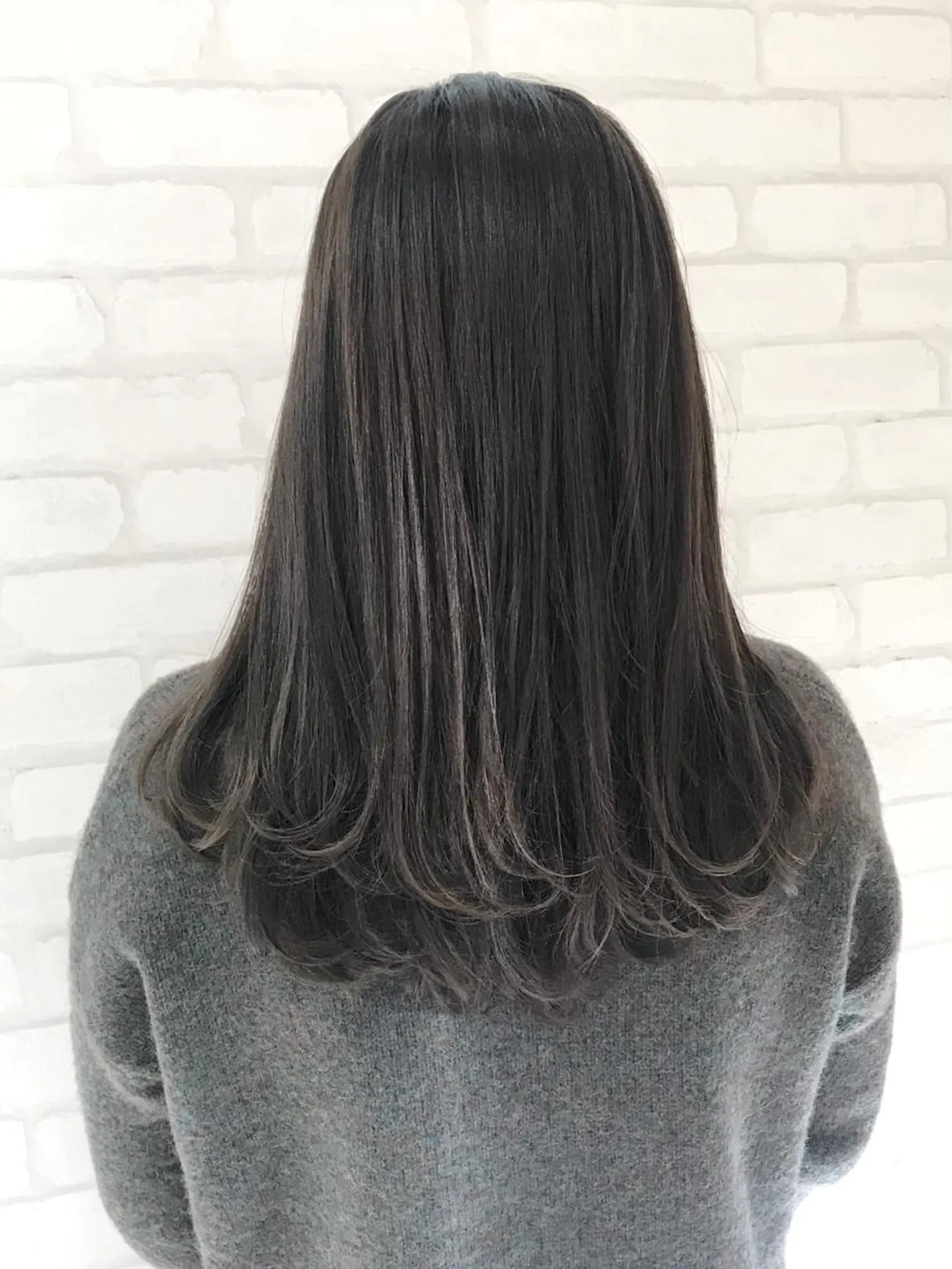 セミロング カラー アッシュ アッシュグレー ダークアッシュ イルミナカラー ヘアカラー トリートメント 高木 麻知子のヘアスタイル