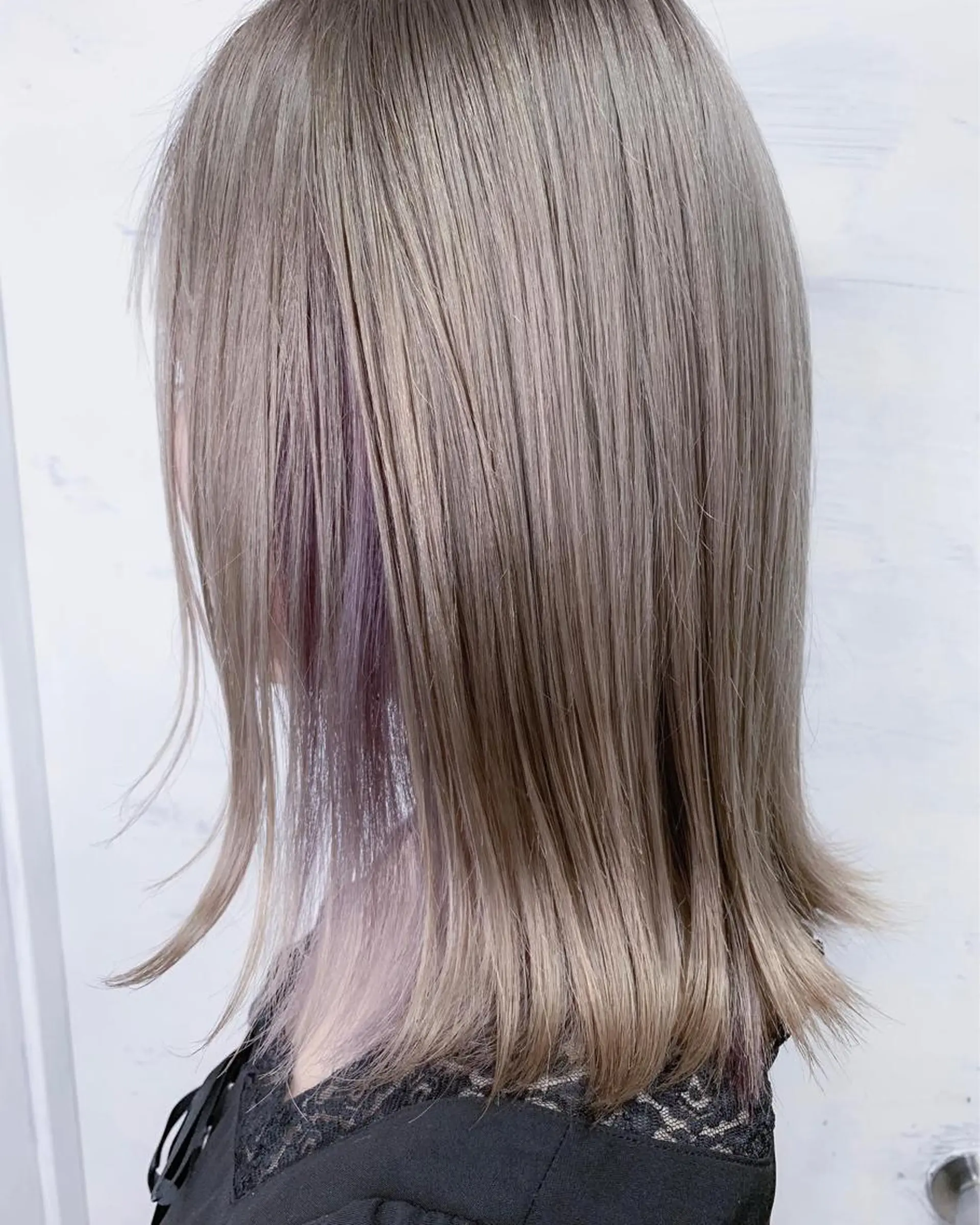 ミディアム カラー ベージュカラー 透明感カラー ハイトーンカラー ハイトーンベージュ インナーカラー カット ヘアカラー BOX mico.のヘアスタイル