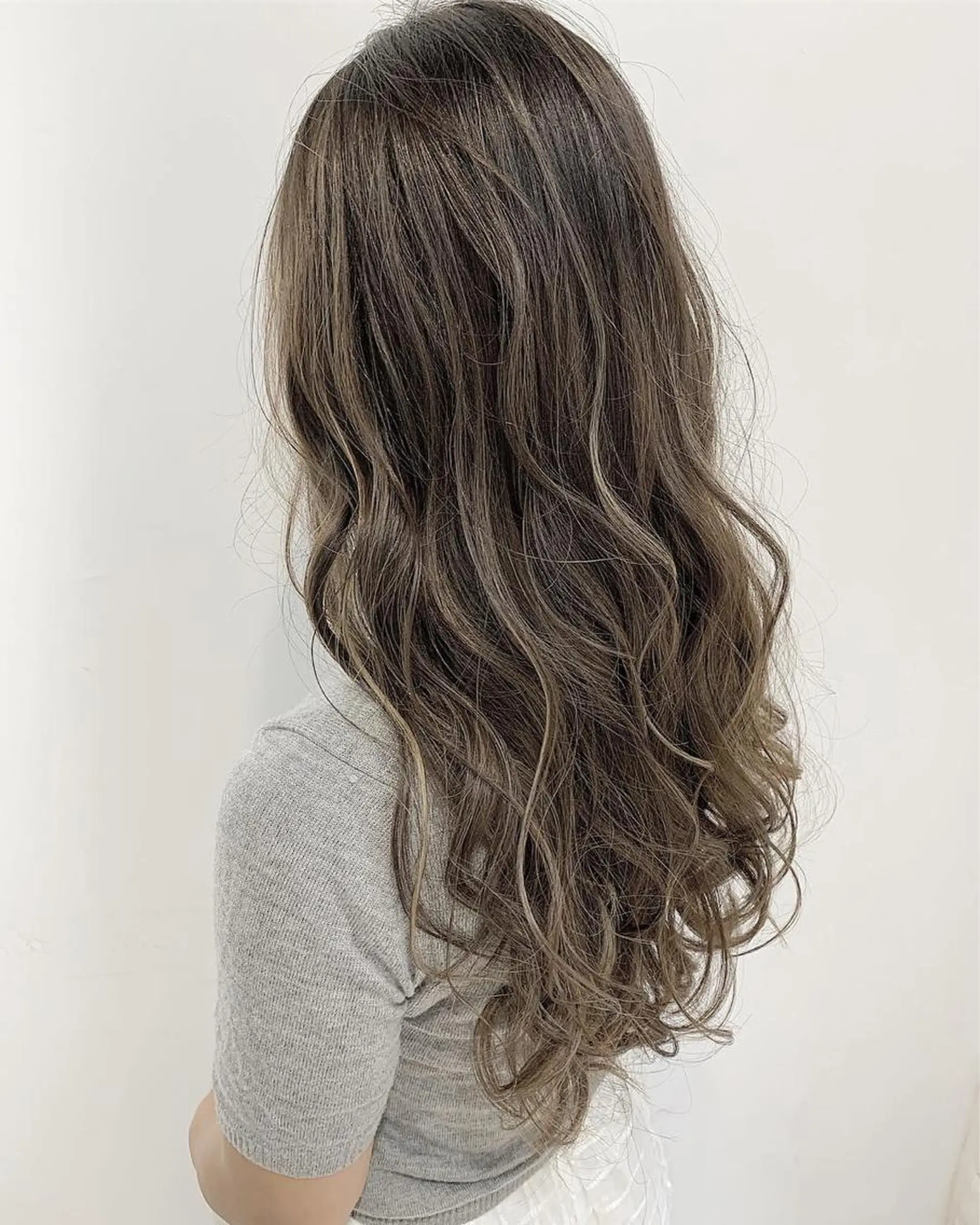 ロング カラー ハイライトカラー ハイライト grow恵比寿【グロウ】髪質改善/ハイライト/ブリーチ/レイヤーカット所属・奥野 貴史　代表　レイヤーのヘアスタイル