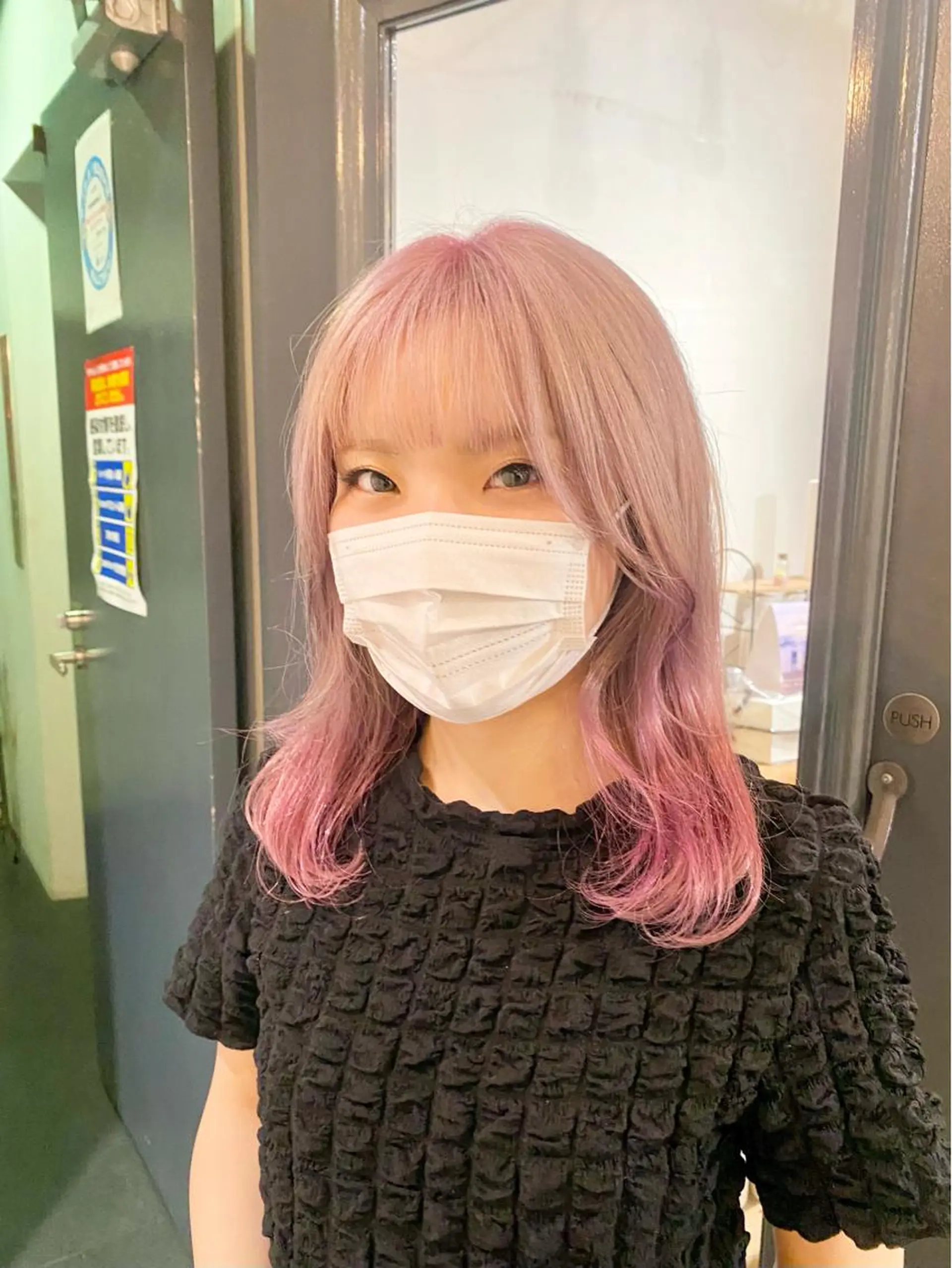 セミロング カラー 梅田ハイトーン チダ ヒナノのヘアスタイル