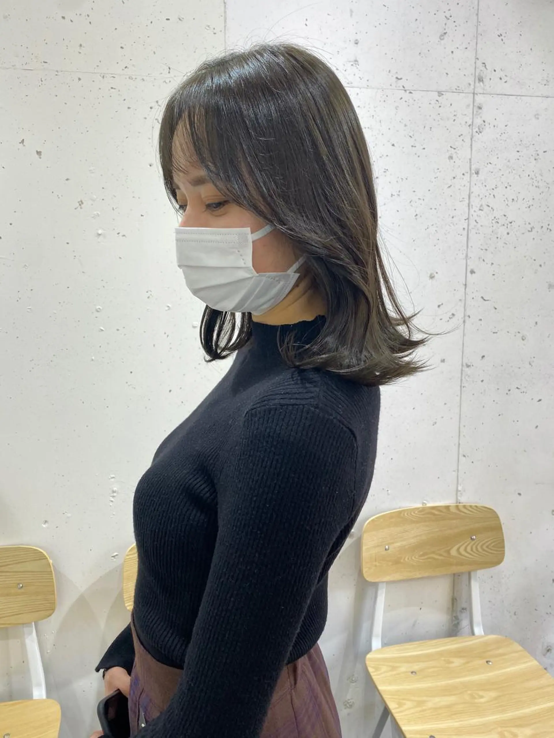 ミディアム カラー イルミナカラー くびれヘア 顔周りカット 韓国風ヘア オリーブ/アッシュ やわらか透明感カラーのヘアスタイル