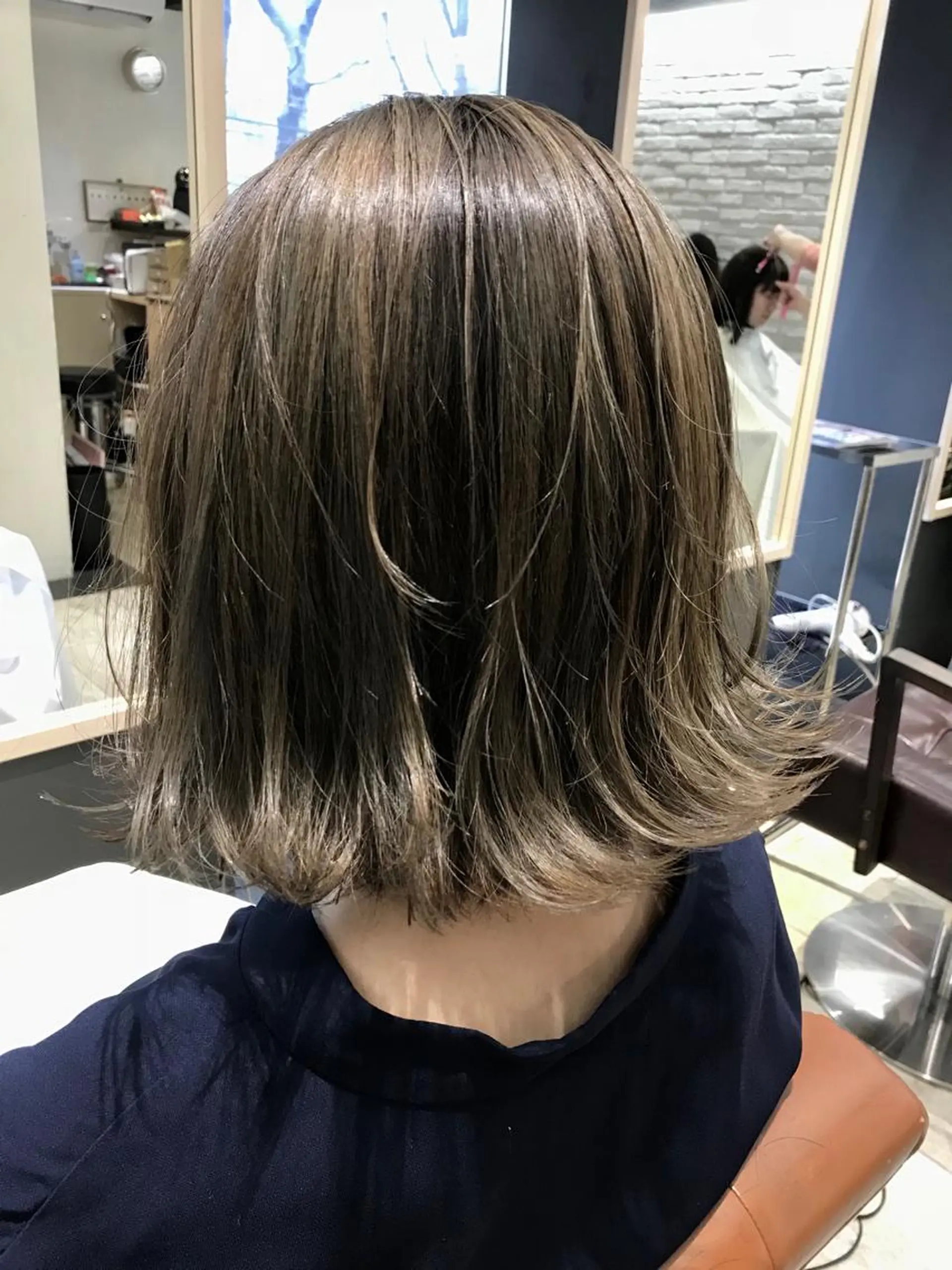 ミディアム カラー レイヤー　べージュ 白石研太のヘアスタイル