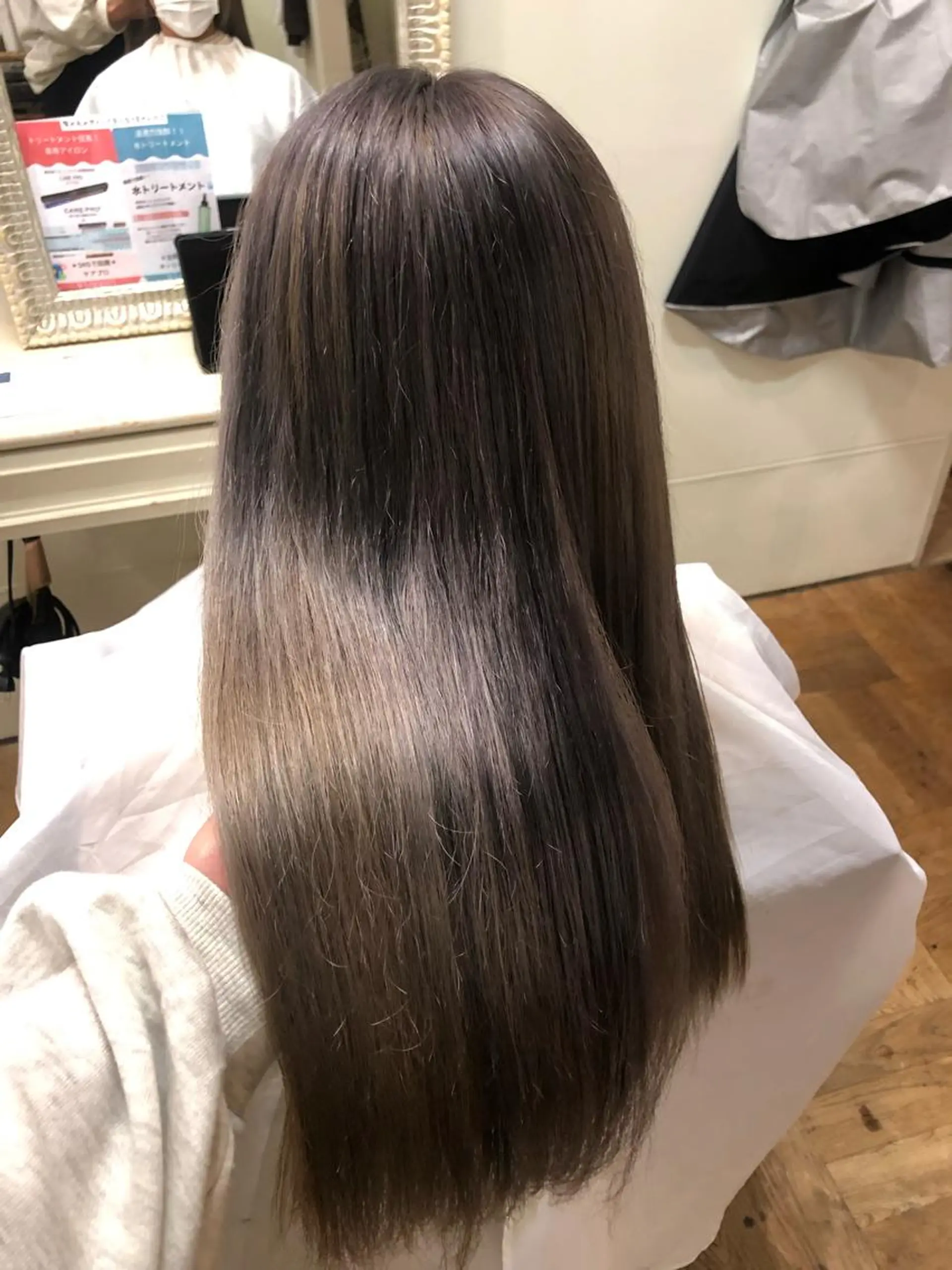 カラー ヤナギウチ エリカのヘアスタイル