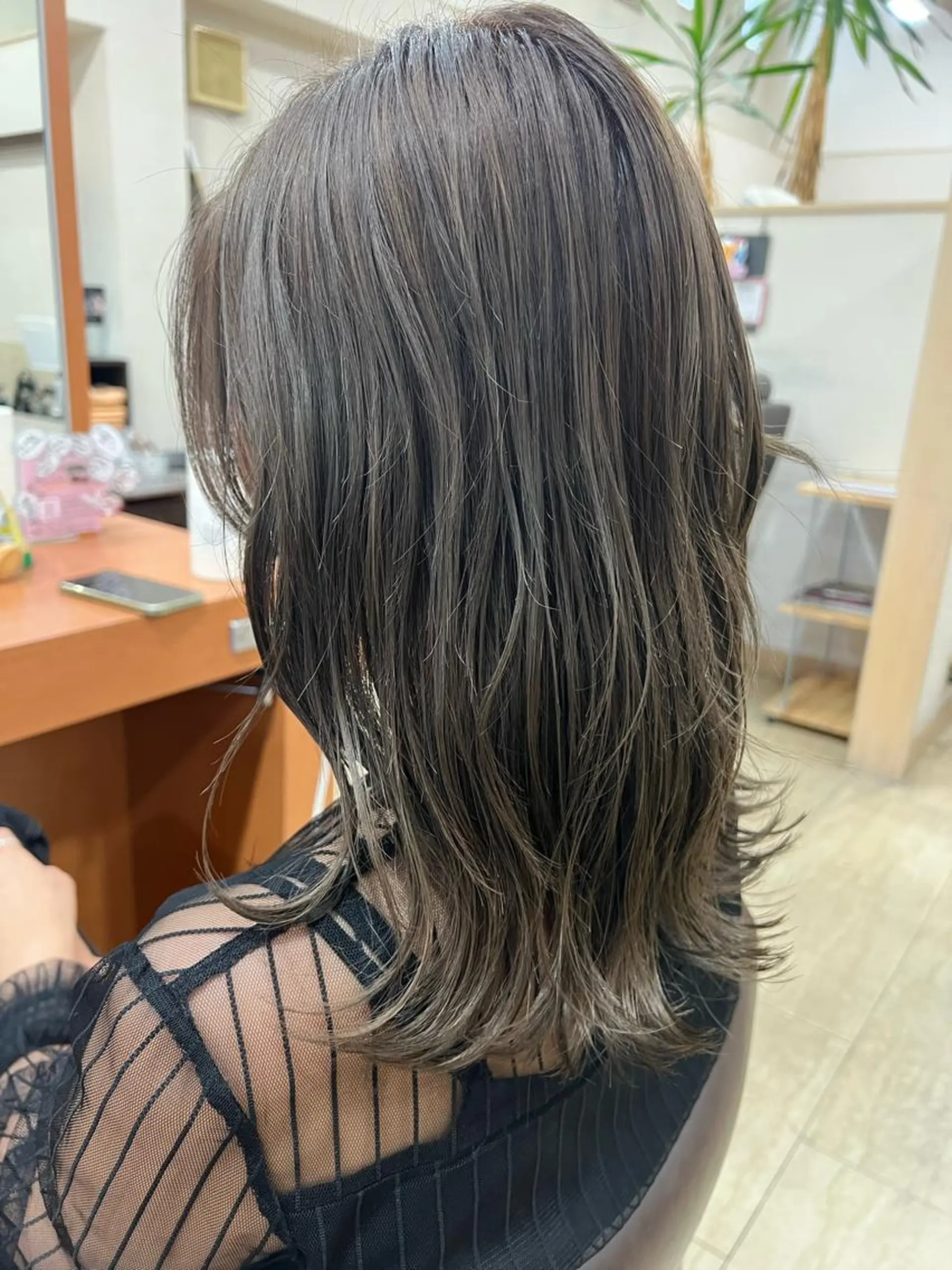 ミディアム カラー ベージュカラー オリーブベージュ 仕上がり満足度 No.1池田篤史のヘアスタイル