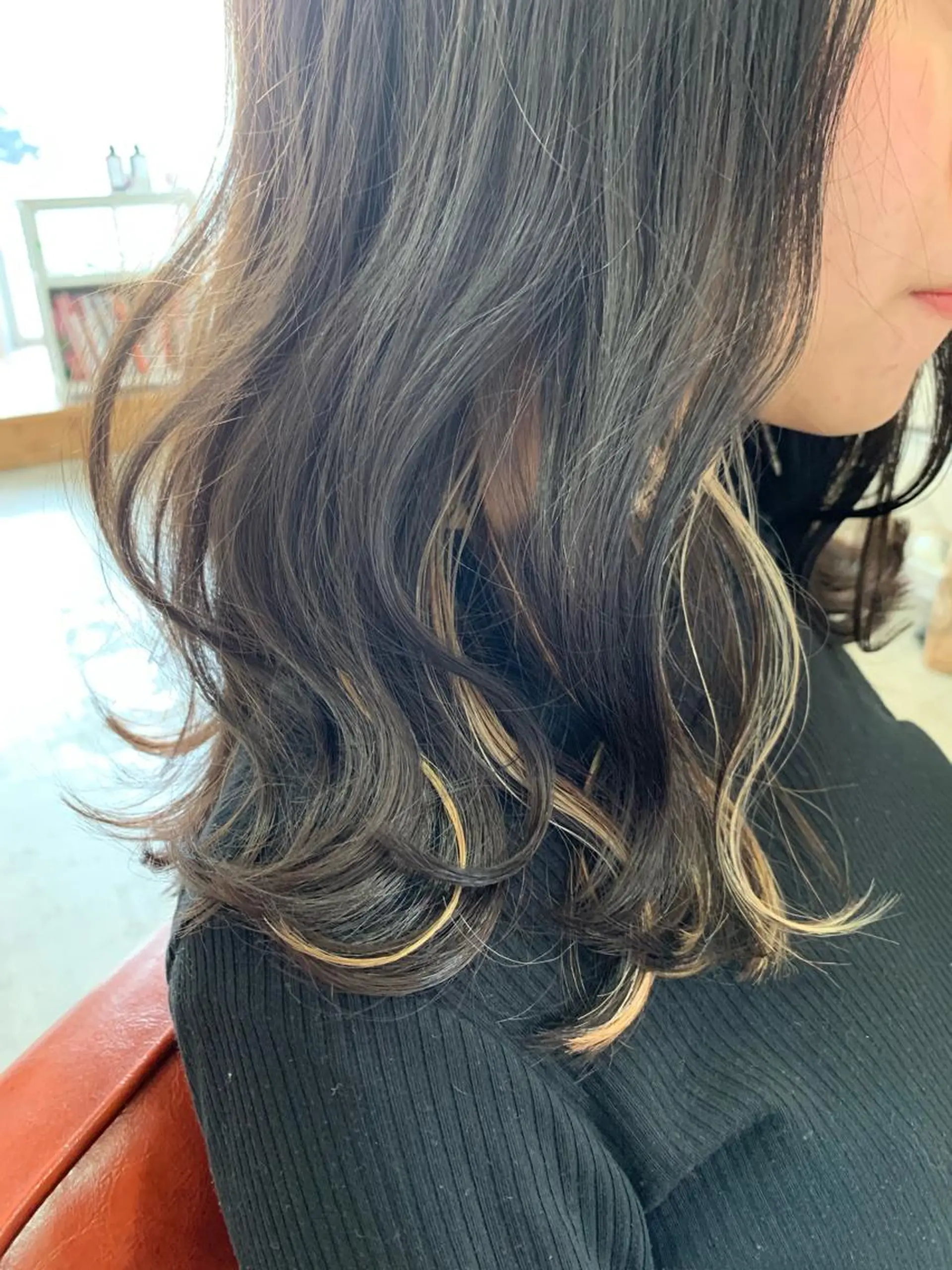 セミロング カラー インナーカラー カット ヘアカラー fio マナミのヘアスタイル