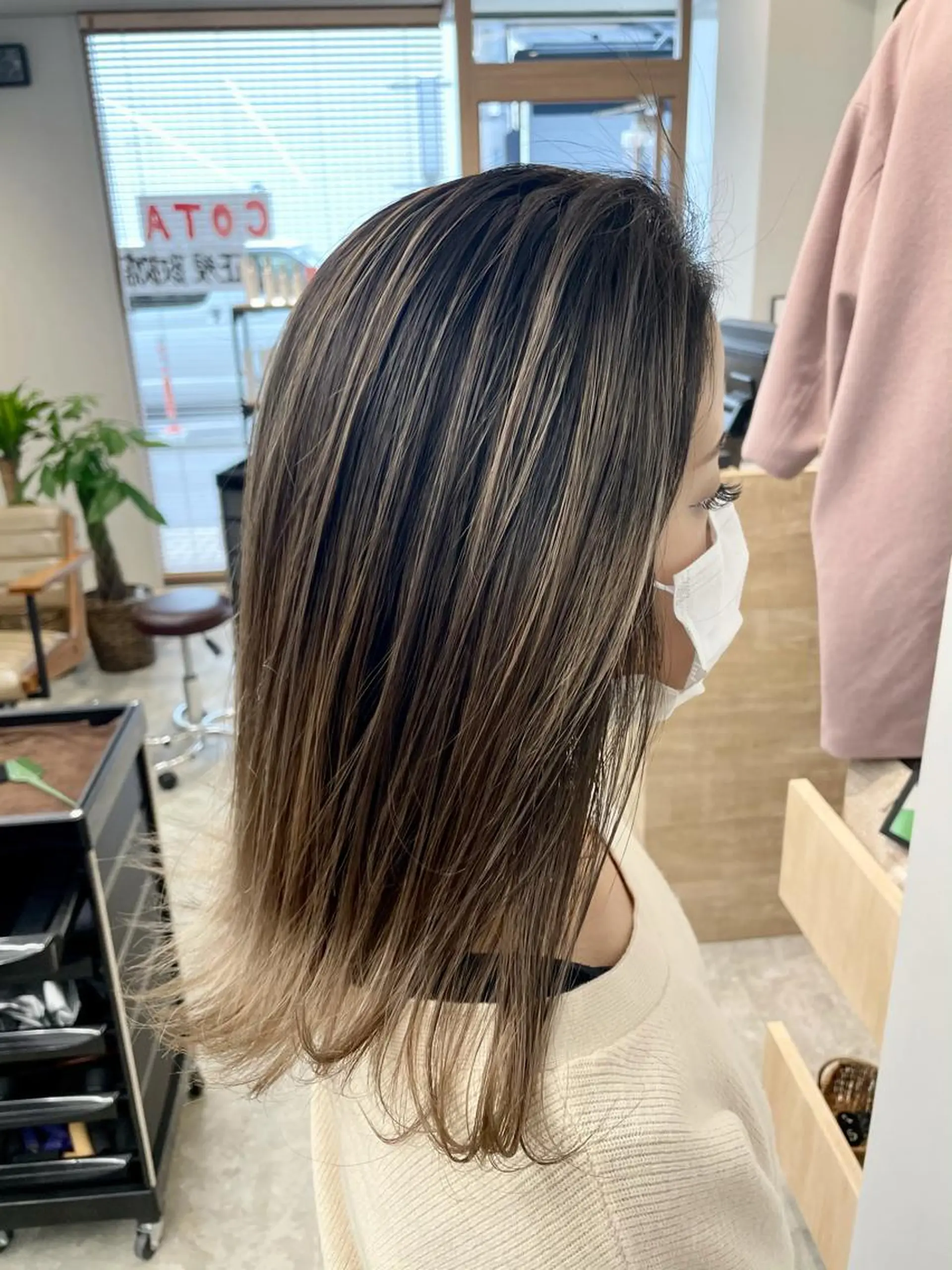 ミディアム SAEKI【ior 】北千住店ブリーチのヘアスタイル