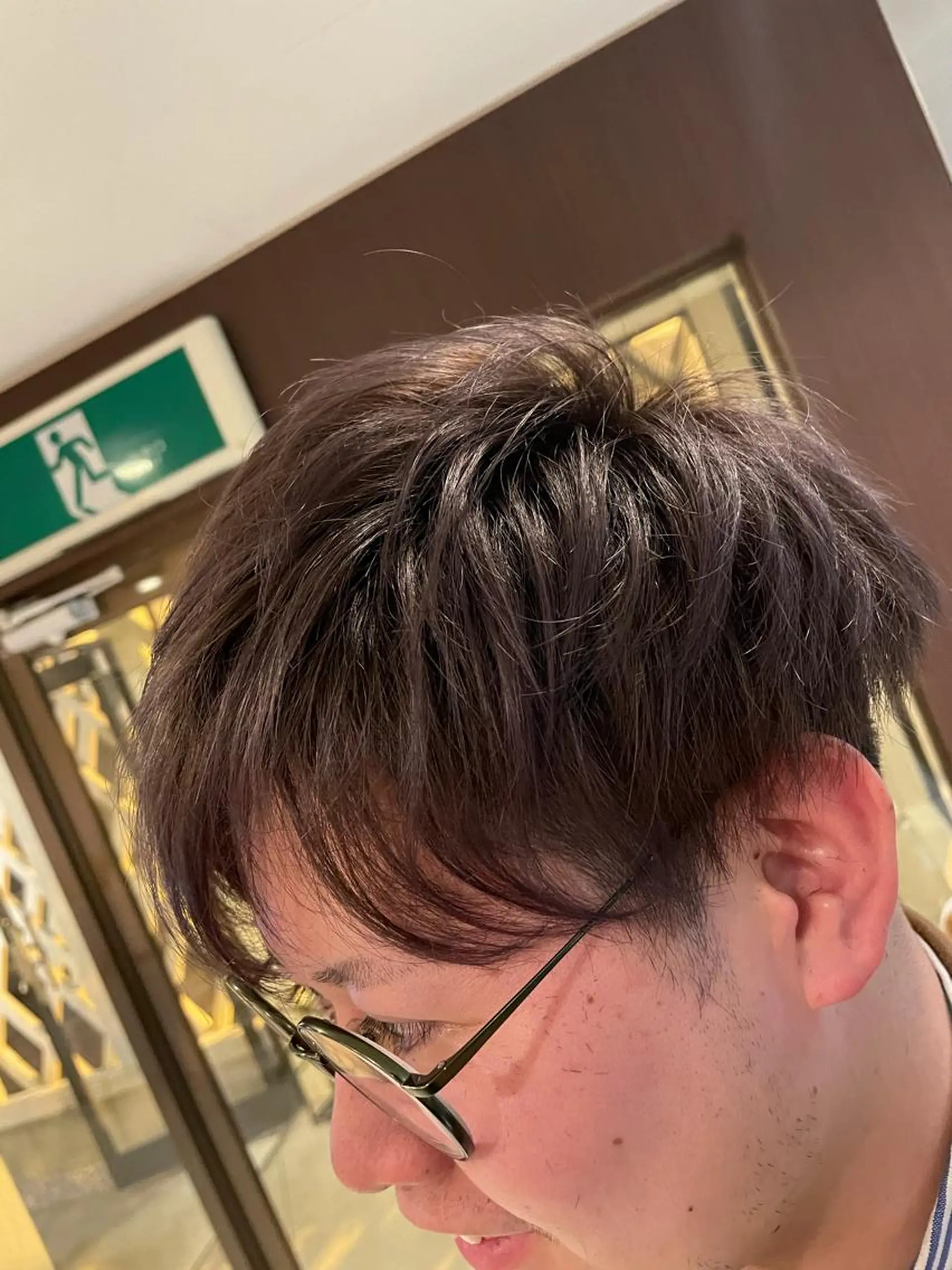 ショート メンズ メンズブリーチ センターパート マッシュ パープルカラー 長屋 裕也のヘアスタイル