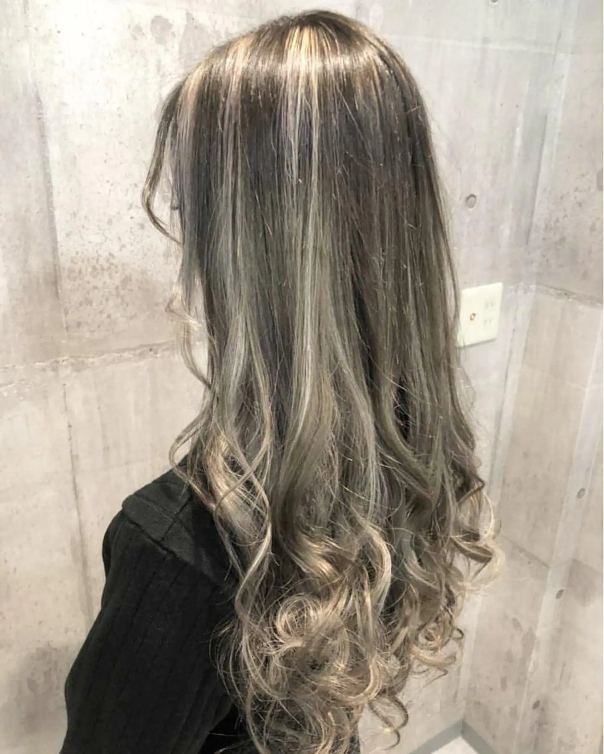 セミロング カラー バレイヤージュ レイヤーカット Rlino所属・ﾊｲﾗｲﾄ/ﾚｲﾔｰ ｶｯﾄ/大嶽謙のヘアスタイル