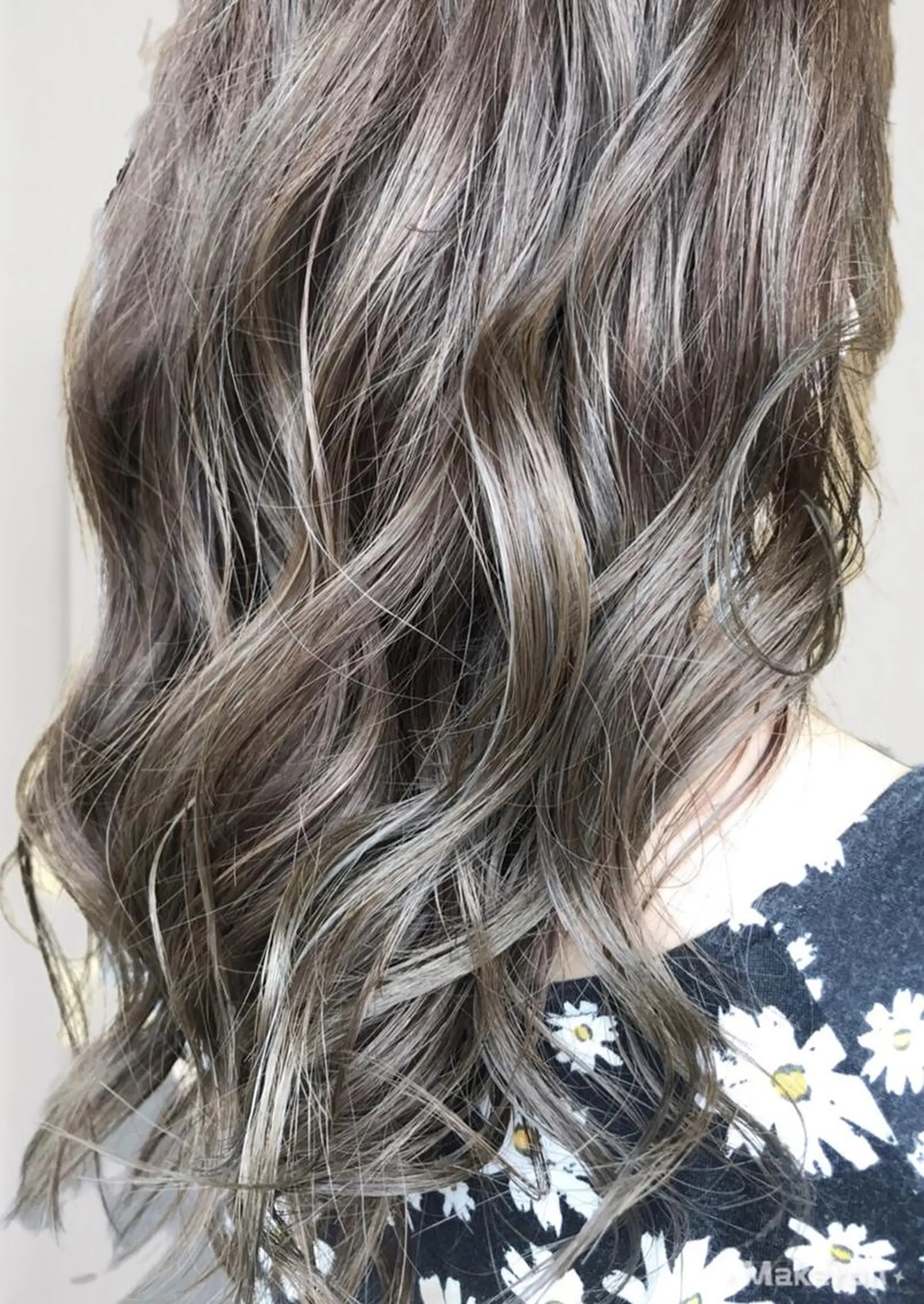 ロング カラー 透明感カラー グレージュ ロング hair works raptureのヘアスタイル