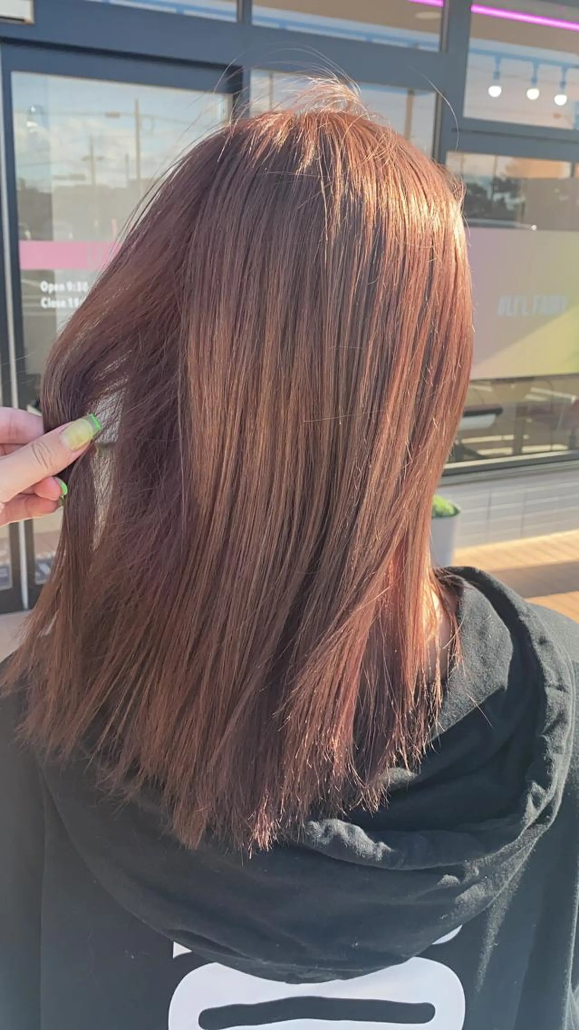 ミディアム カラー ベージュカラー ブリーチ ミルクティーベージュ ピンクカラー UNDER vr 【アンダーバー】のヘアスタイル