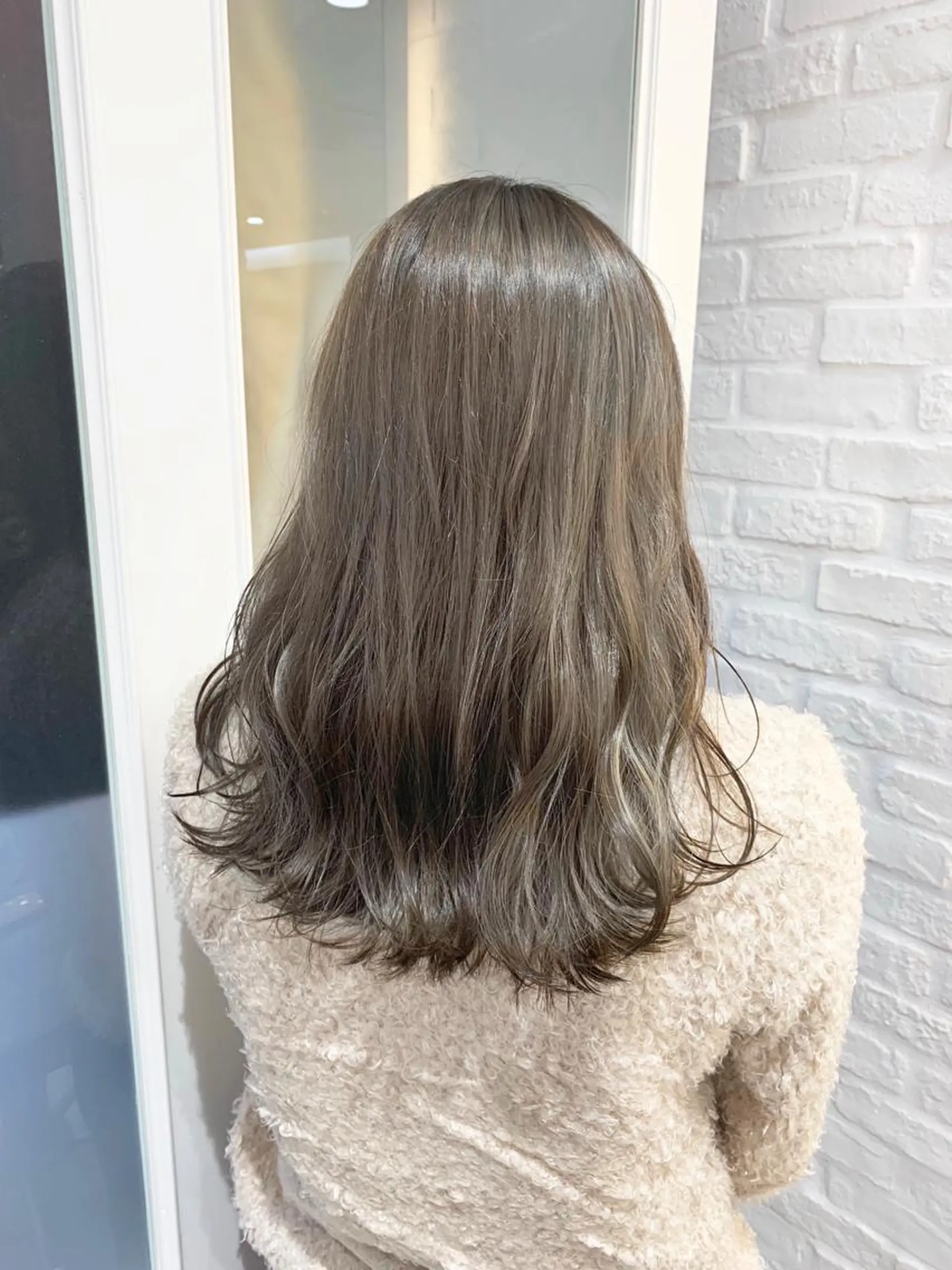 ロング カラー グレージュ ハイライトカラー ハイライト 加藤 あやみのヘアスタイル