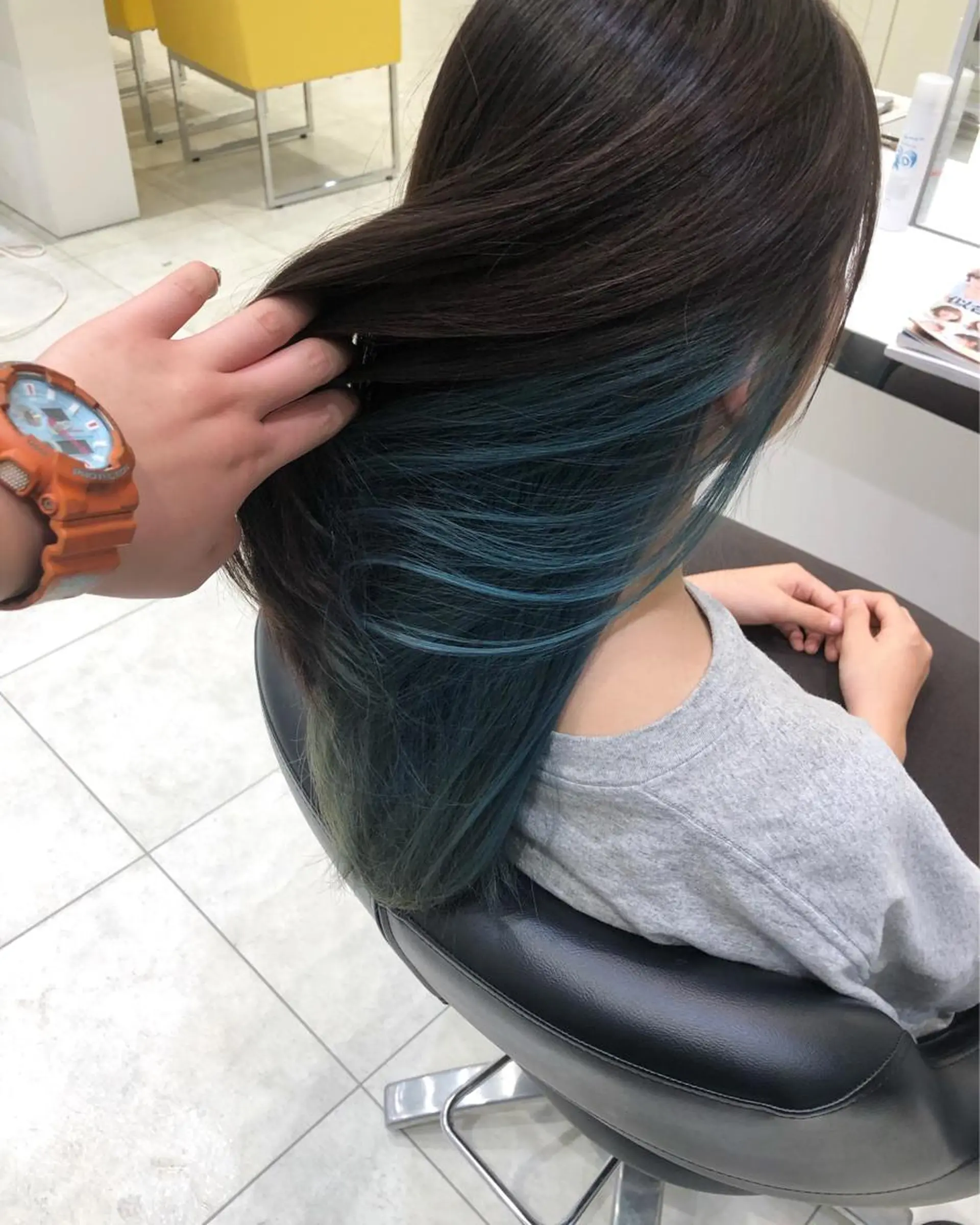 セミロング ヘアカラー 岸 保奈美のヘアスタイル