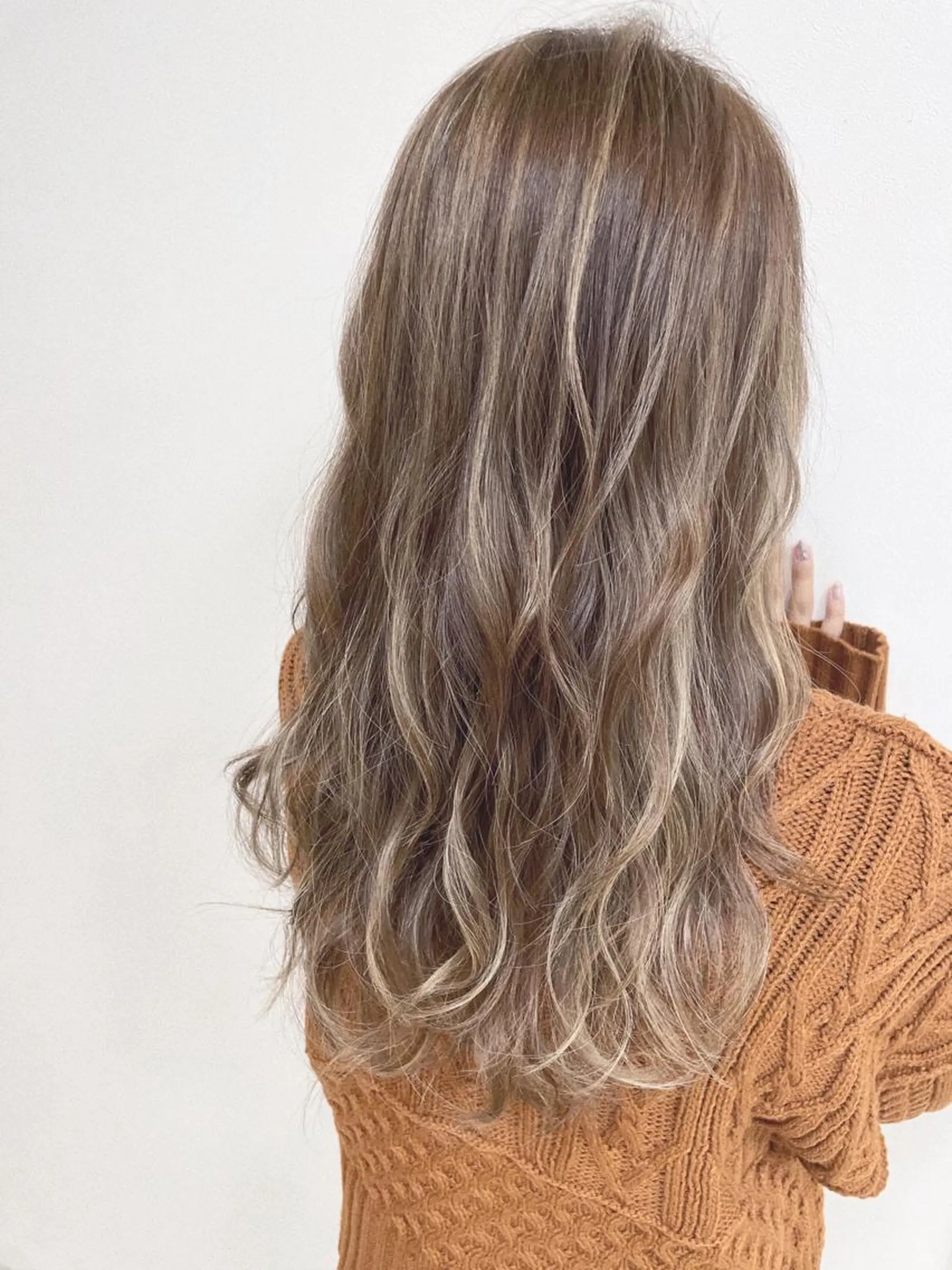 カラー ハイトーンカラー ヘアカラー Chere rosso所属・✨頭身浴無料 -chere-金剛店のヘアスタイル