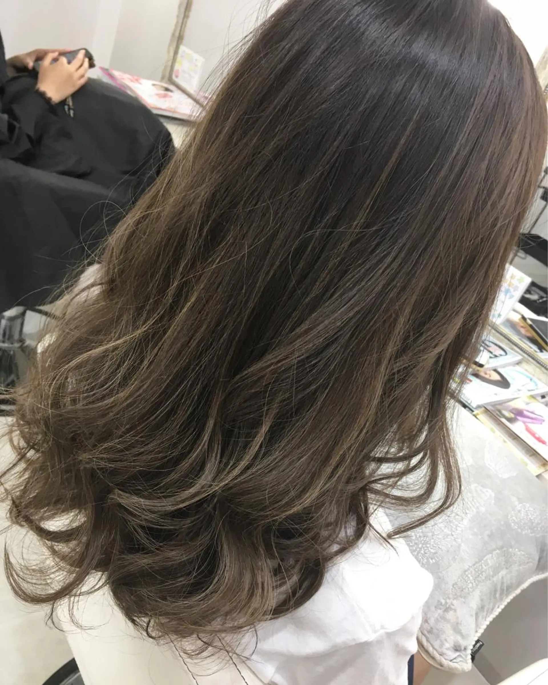 セミロング カラー 髪質改善 中川 翔のヘアスタイル