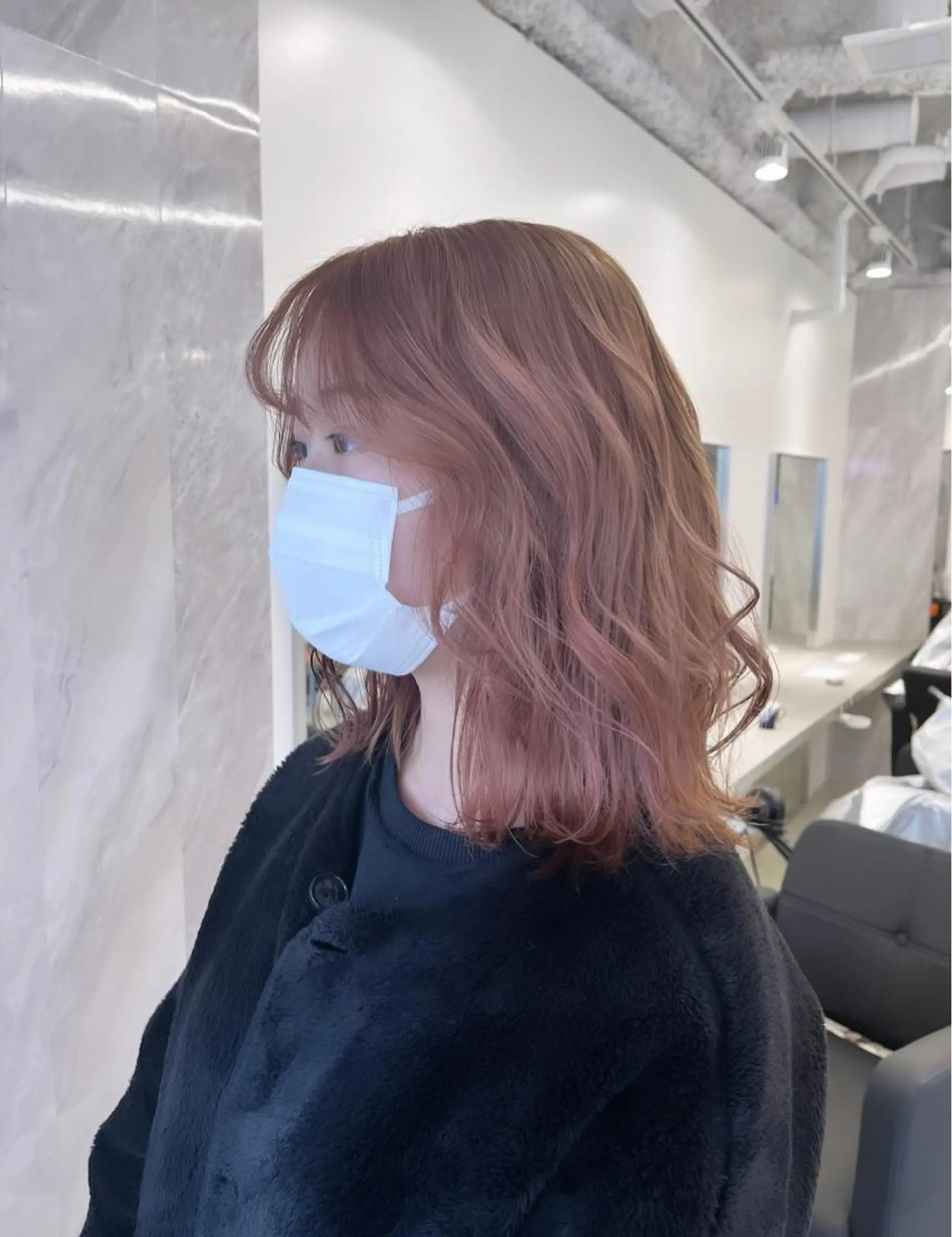 ミディアム karin💋海外 バタフライカットのヘアスタイル