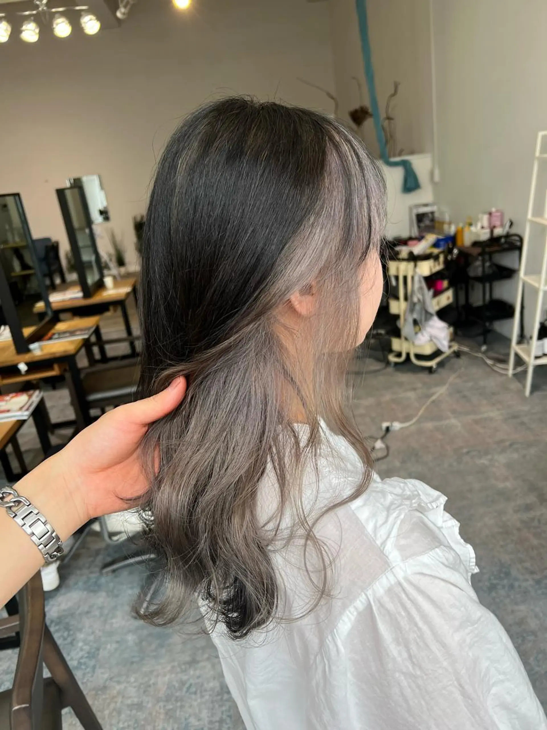 セミロング カラー ブリーチ 🌈re-room EIKI🇰🇷のヘアスタイル