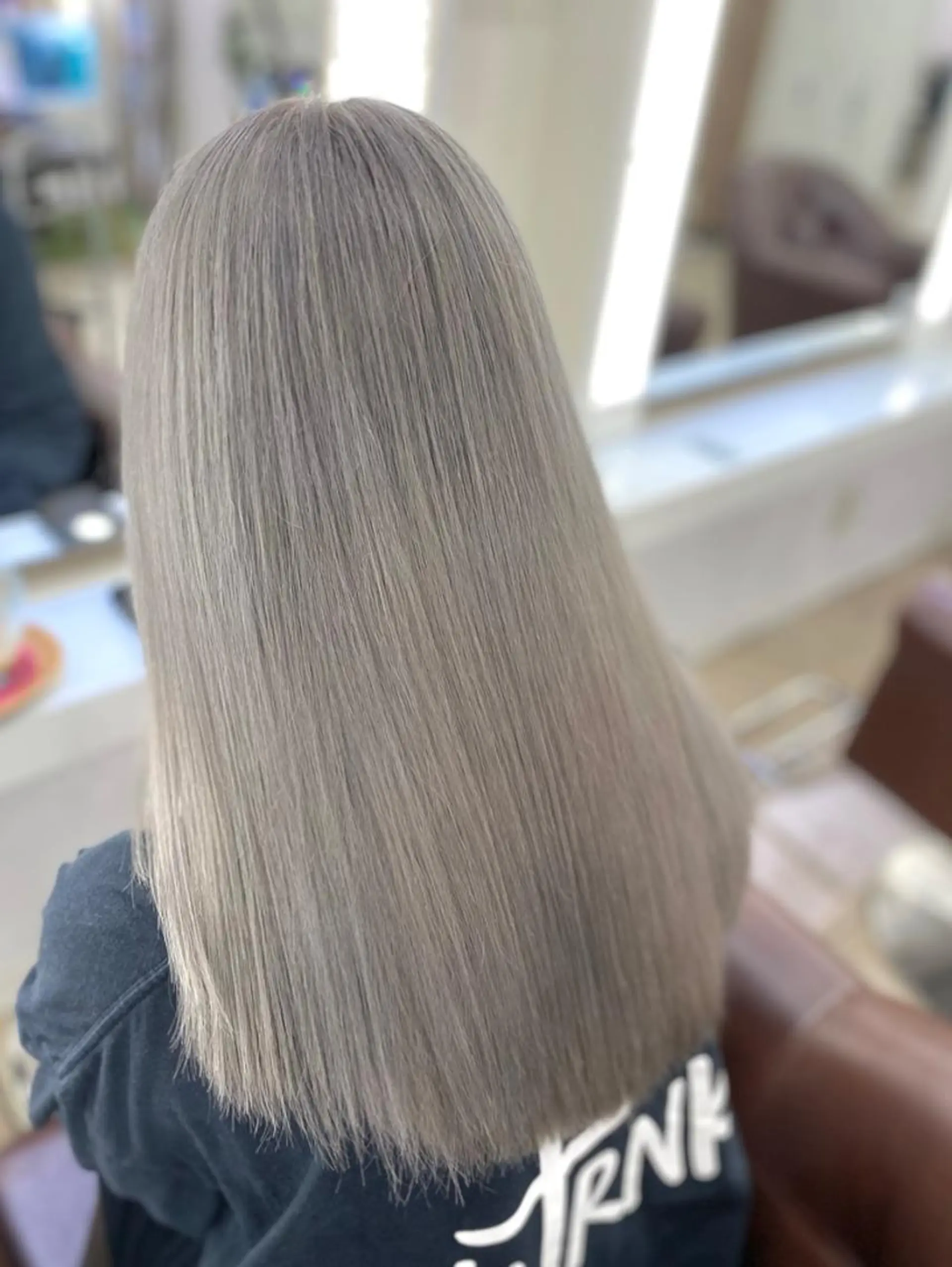 セミロング ヘアカラー 🦋 SHION 🦋のヘアスタイル