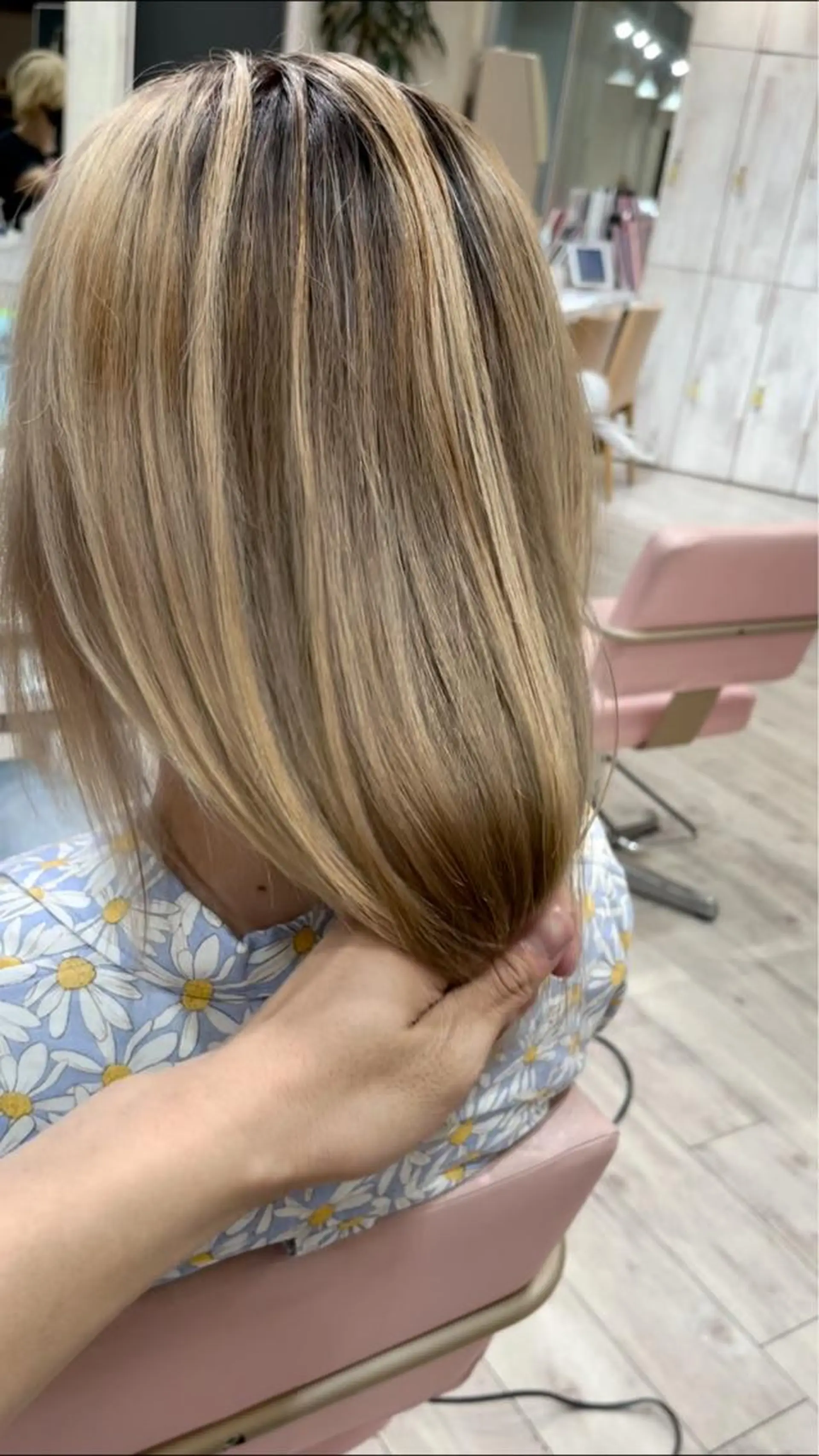 ロング カラー 高島大登/顔周り /レイヤーカットのヘアスタイル