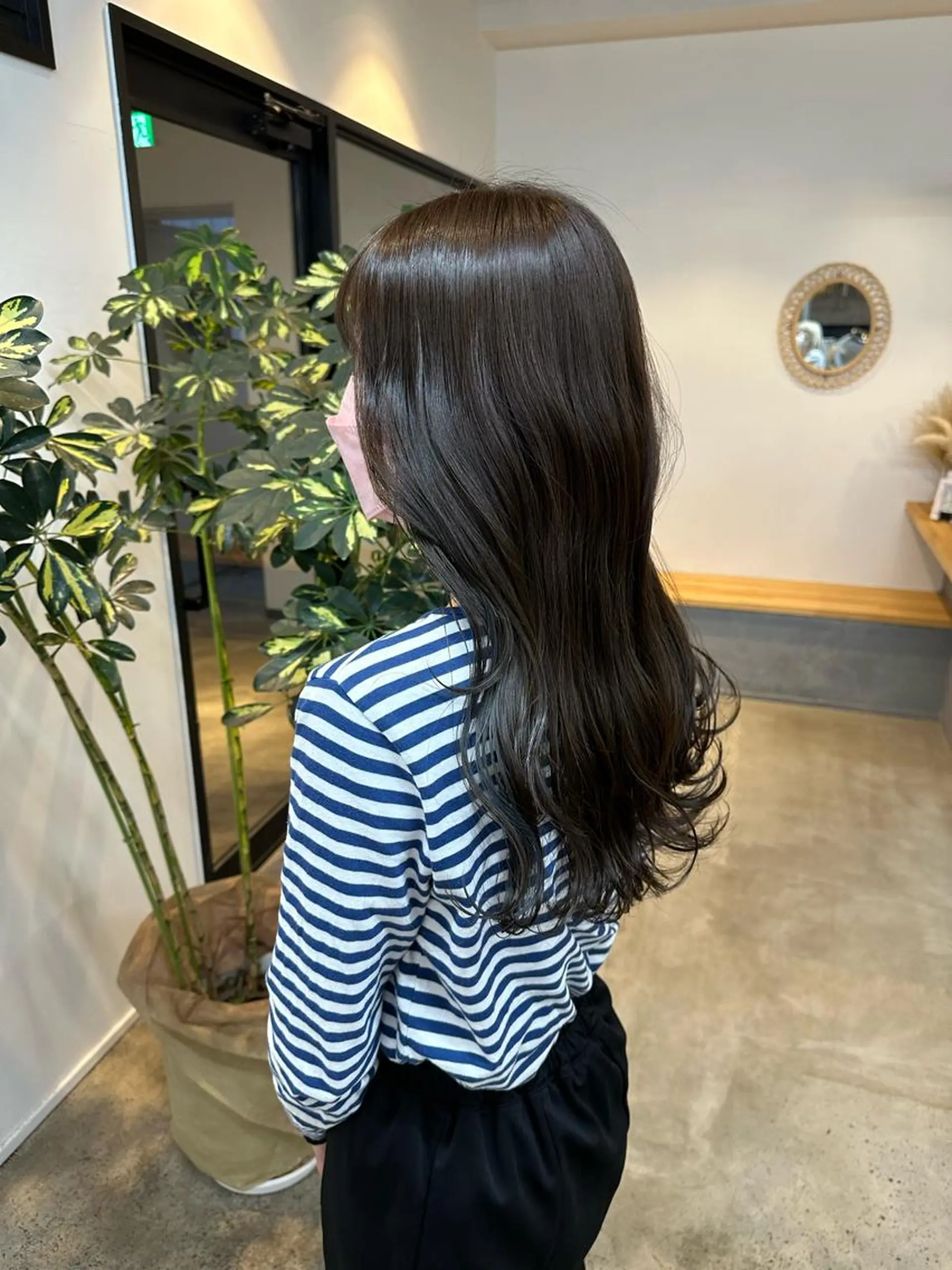 セミロング カラー yuika .のヘアスタイル