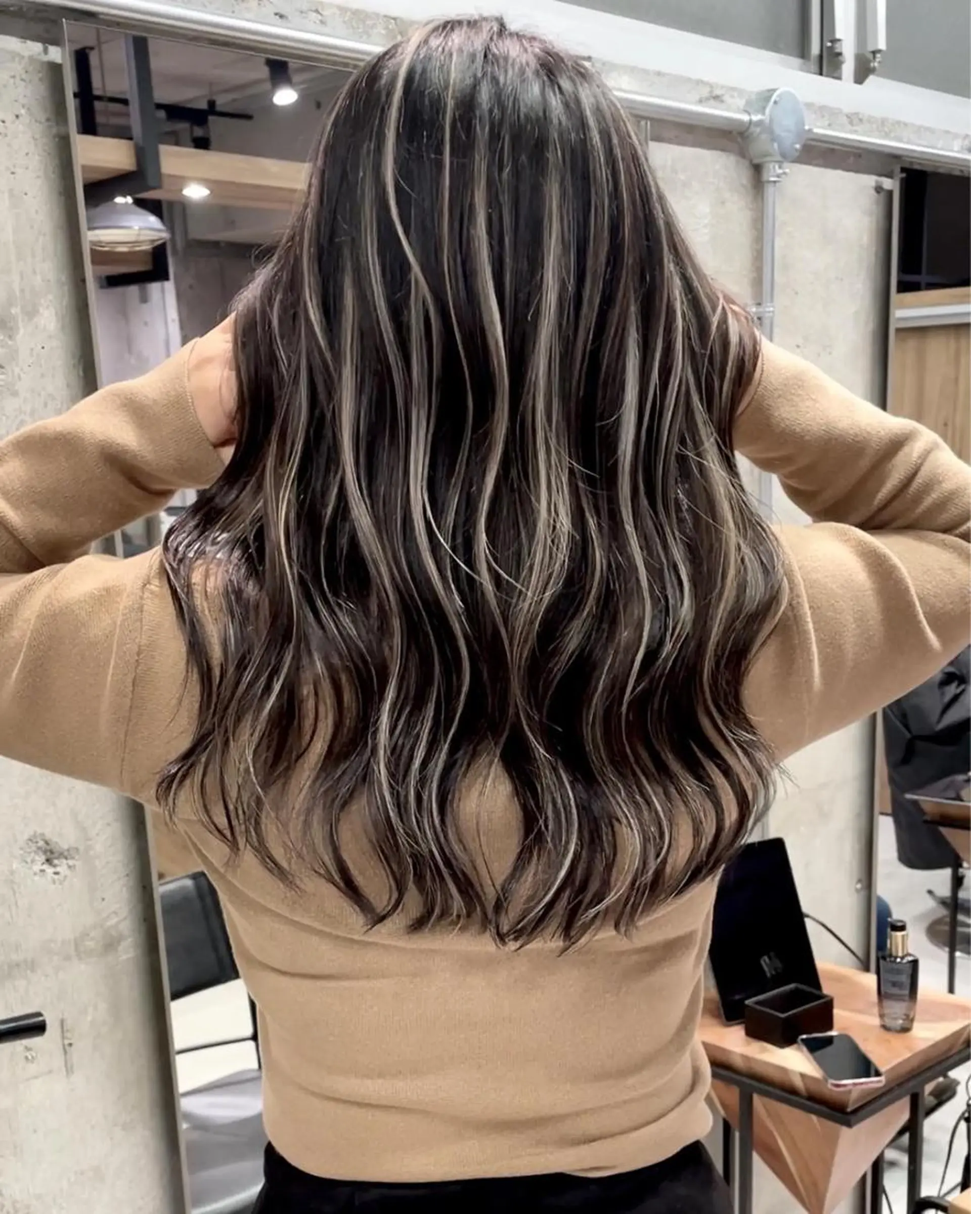 セミロング カラー ハイライトカラー ハイライト カット ヘアカラー SALOWIN  原宿ash所属・タナカ タクヤのヘアスタイル