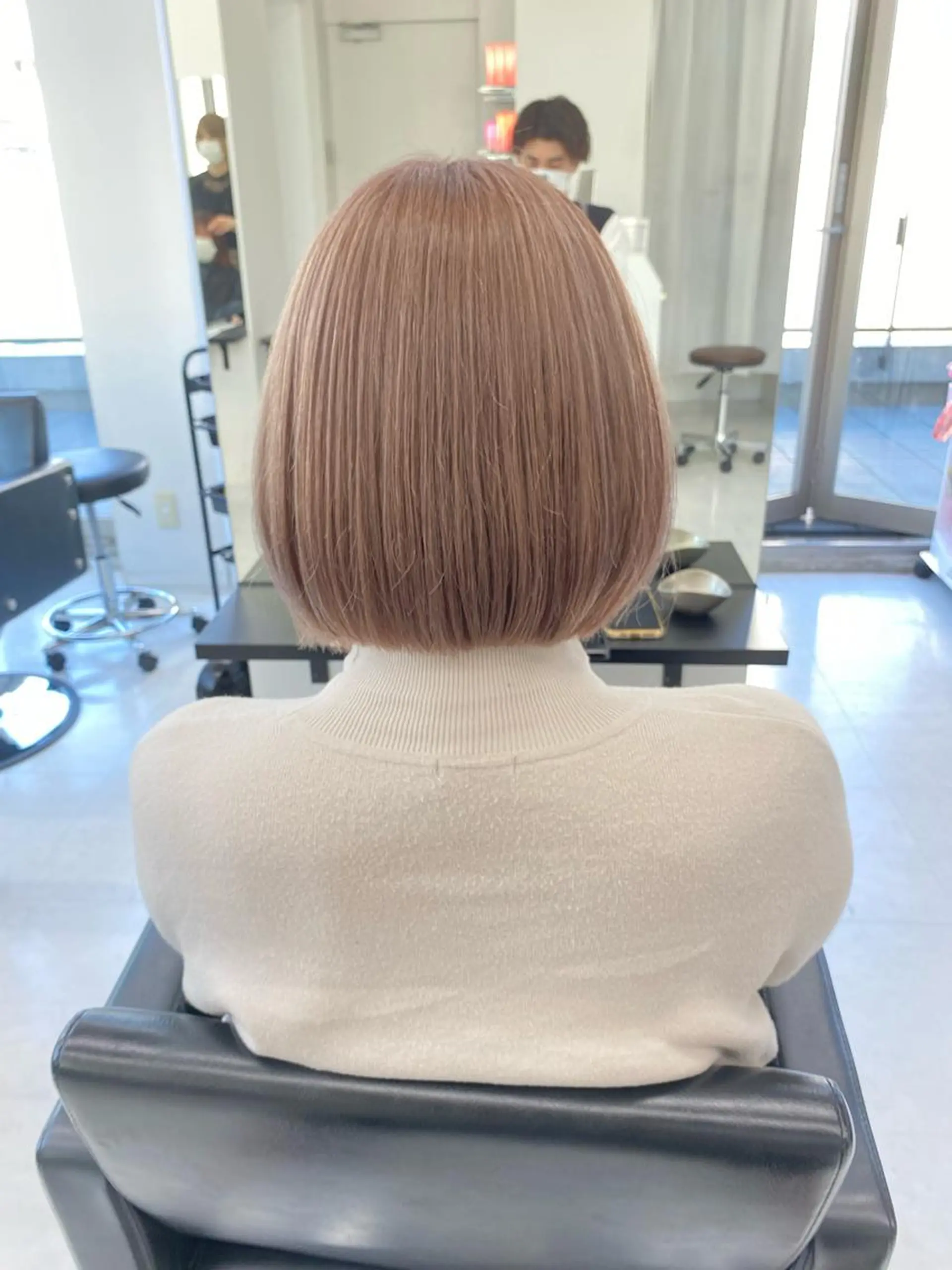 ショート カラー ブリーチ ピンクカラー シルバー カット ヘアカラー 三戸 修平のヘアスタイル