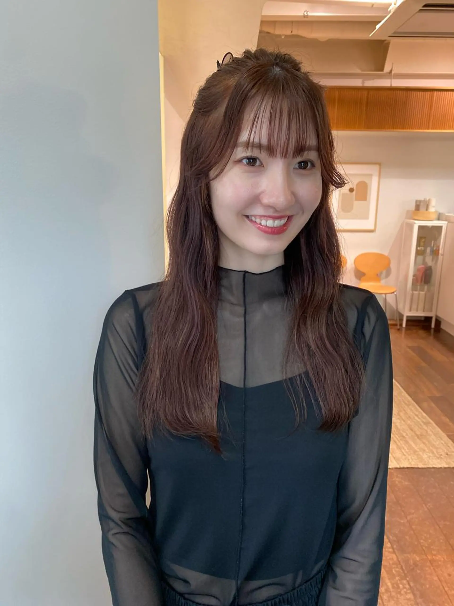 ロング カラー ヘアアレンジ ベージュカラー ブリーチ ブラウンカラー ブリーチなしカラー ピンクカラー レイヤー🌟艶カラー 🕊まやのヘアスタイル