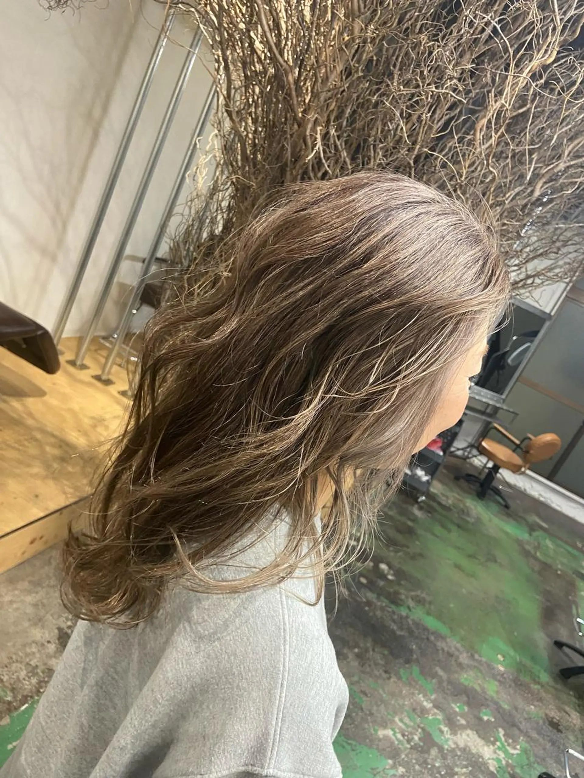 カラー ハイライトカラー 大塚 夏生のヘアスタイル