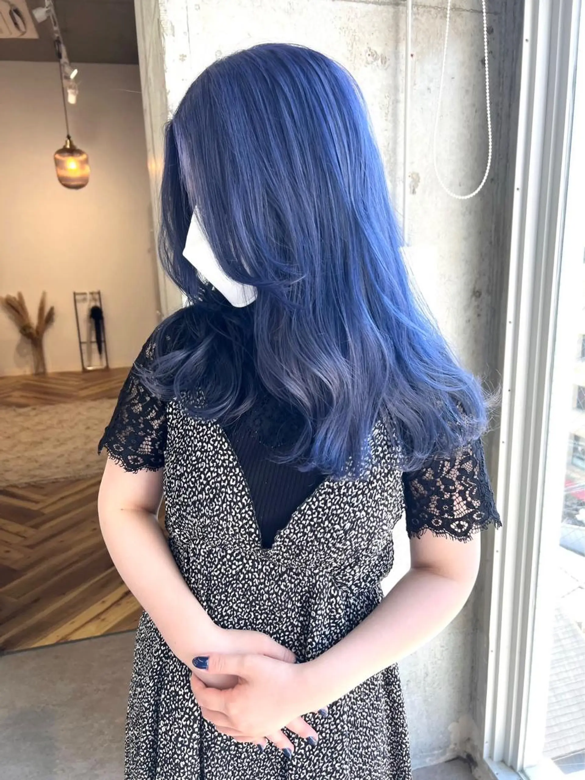 ロング カラー ブルーカラー lani hair salon所属・SHOTO ハイトー ン/デザインカラーのヘアスタイル