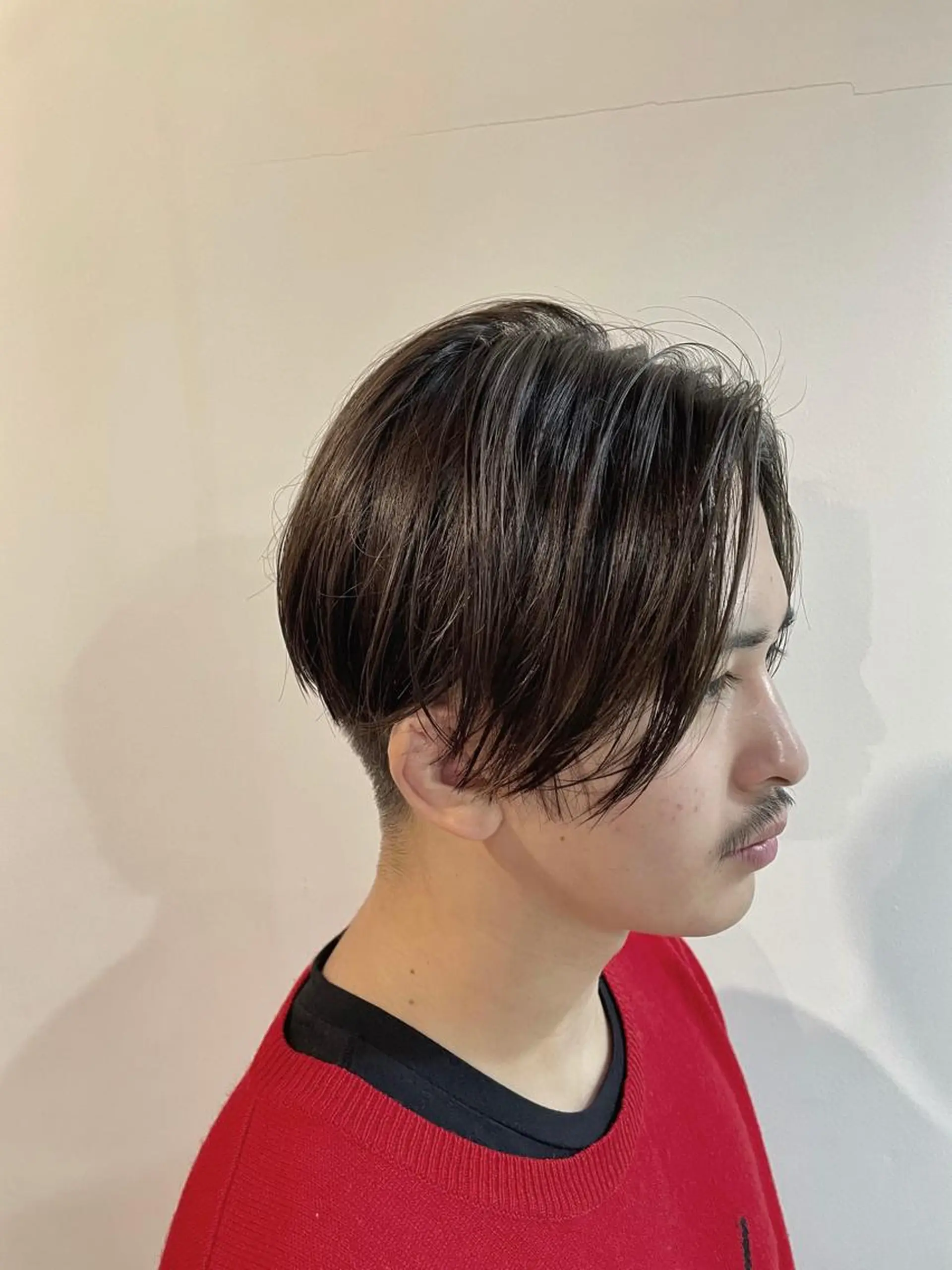 メンズ センターパート ツーブロック 刈り上げ 野間 祐哉のヘアスタイル