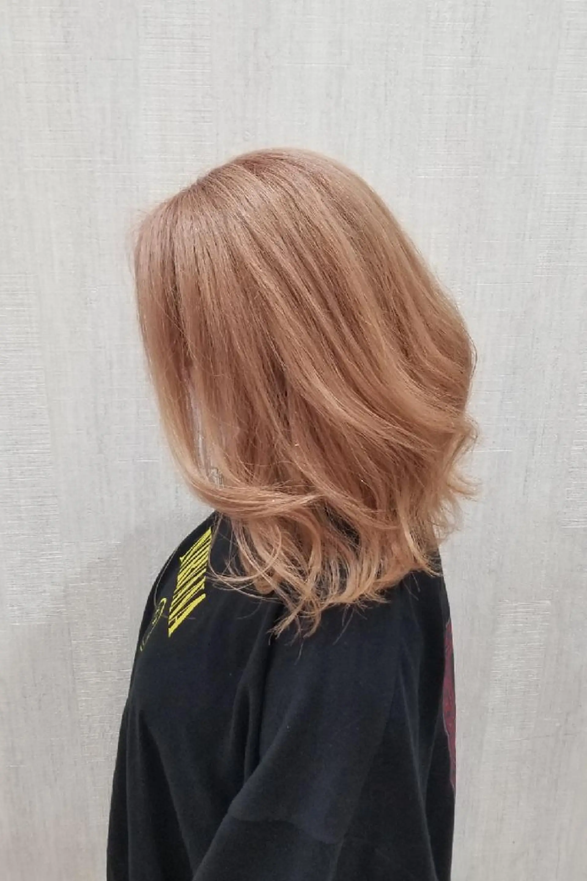 ミディアム カラー ベージュカラー ピンクカラー ピンクベージュ カット ヘアカラー 顔周りレイヤーカット 髪質改善代表西村功平のヘアスタイル