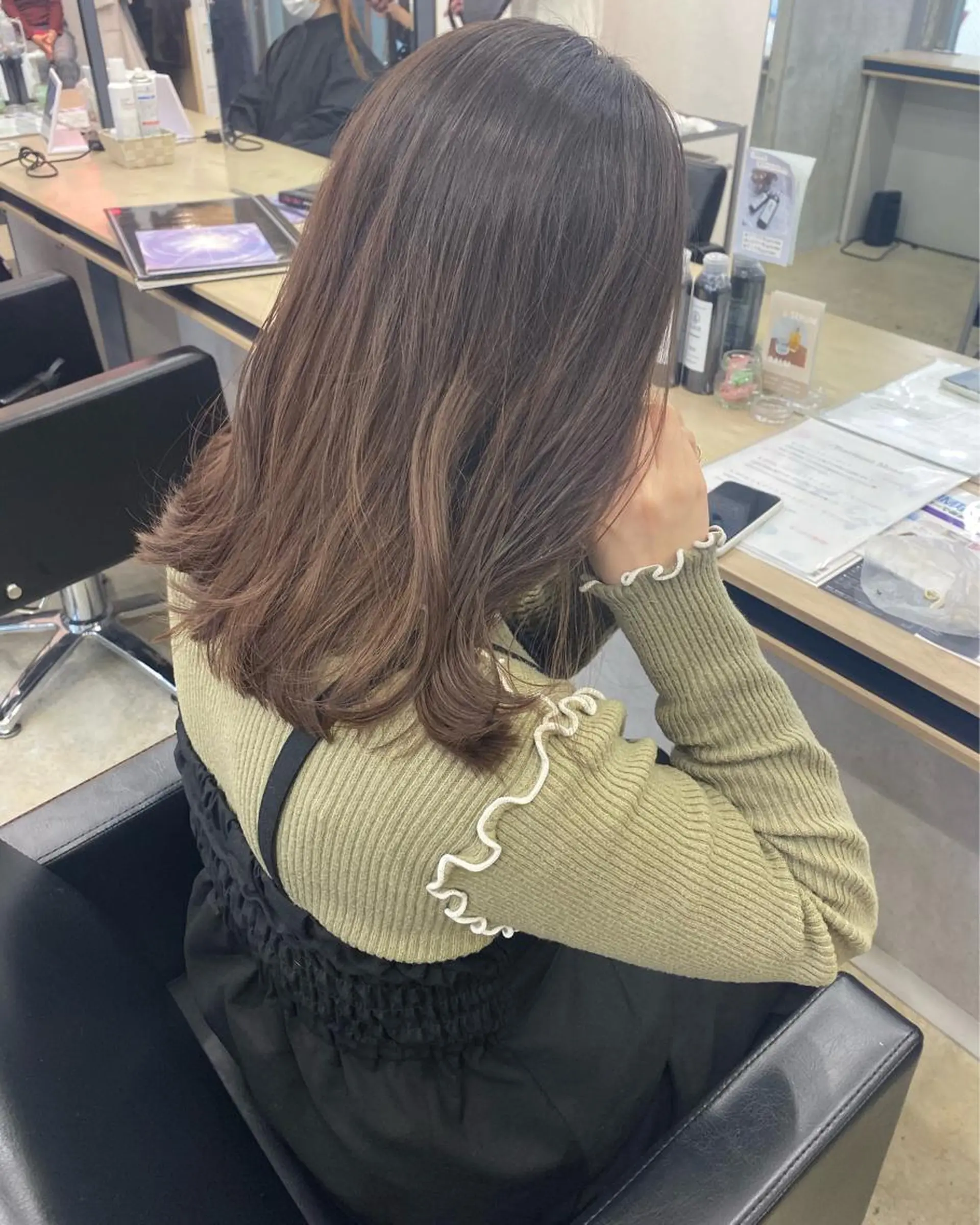 ミディアム カラー オリーブ/アッシュ やわらか透明感カラーのヘアスタイル