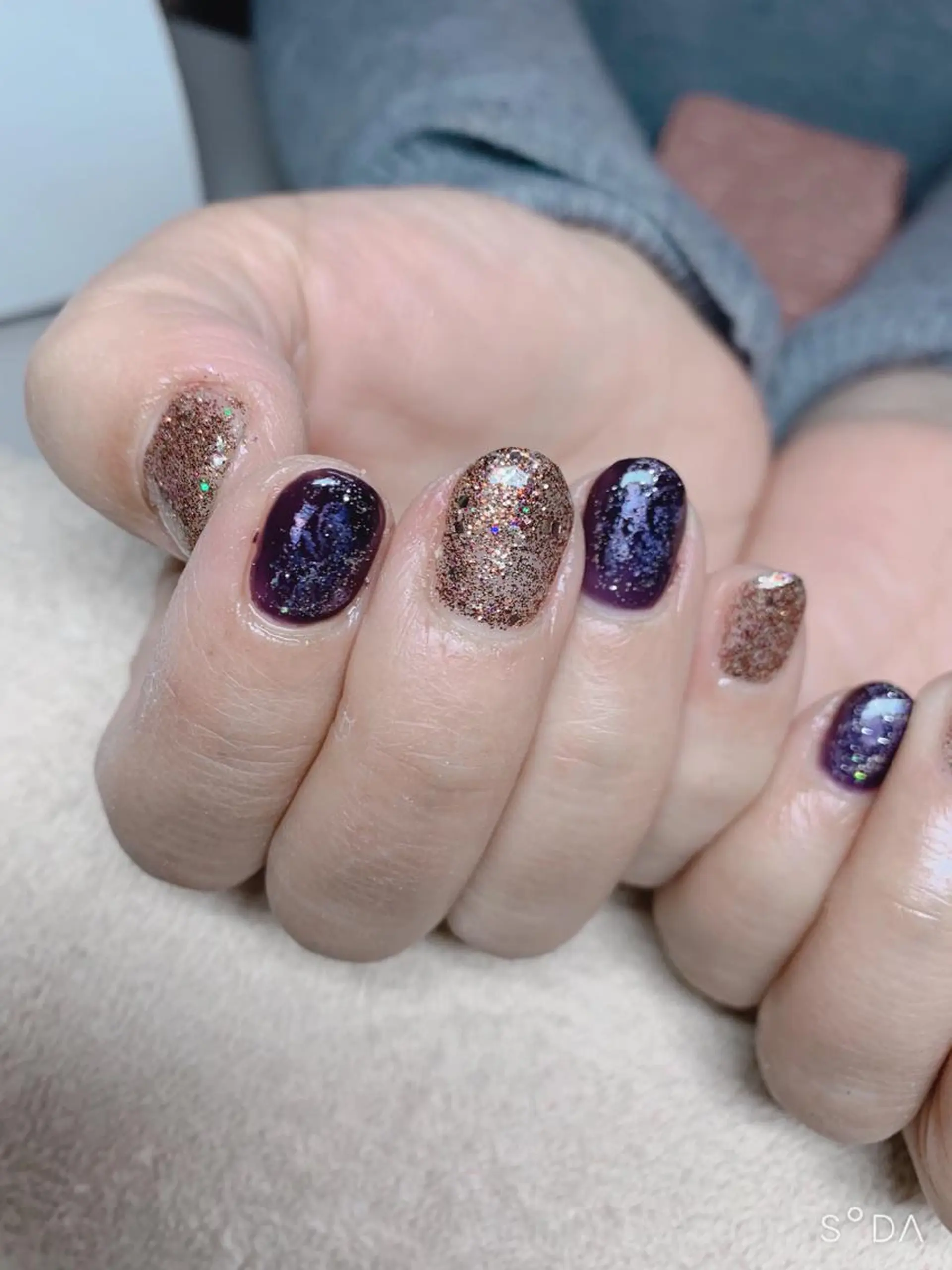 ネイル ラメ(グリッター) パープル シンプルネイル NailSpace 猫のいるネイルサロンのネイルデザイン