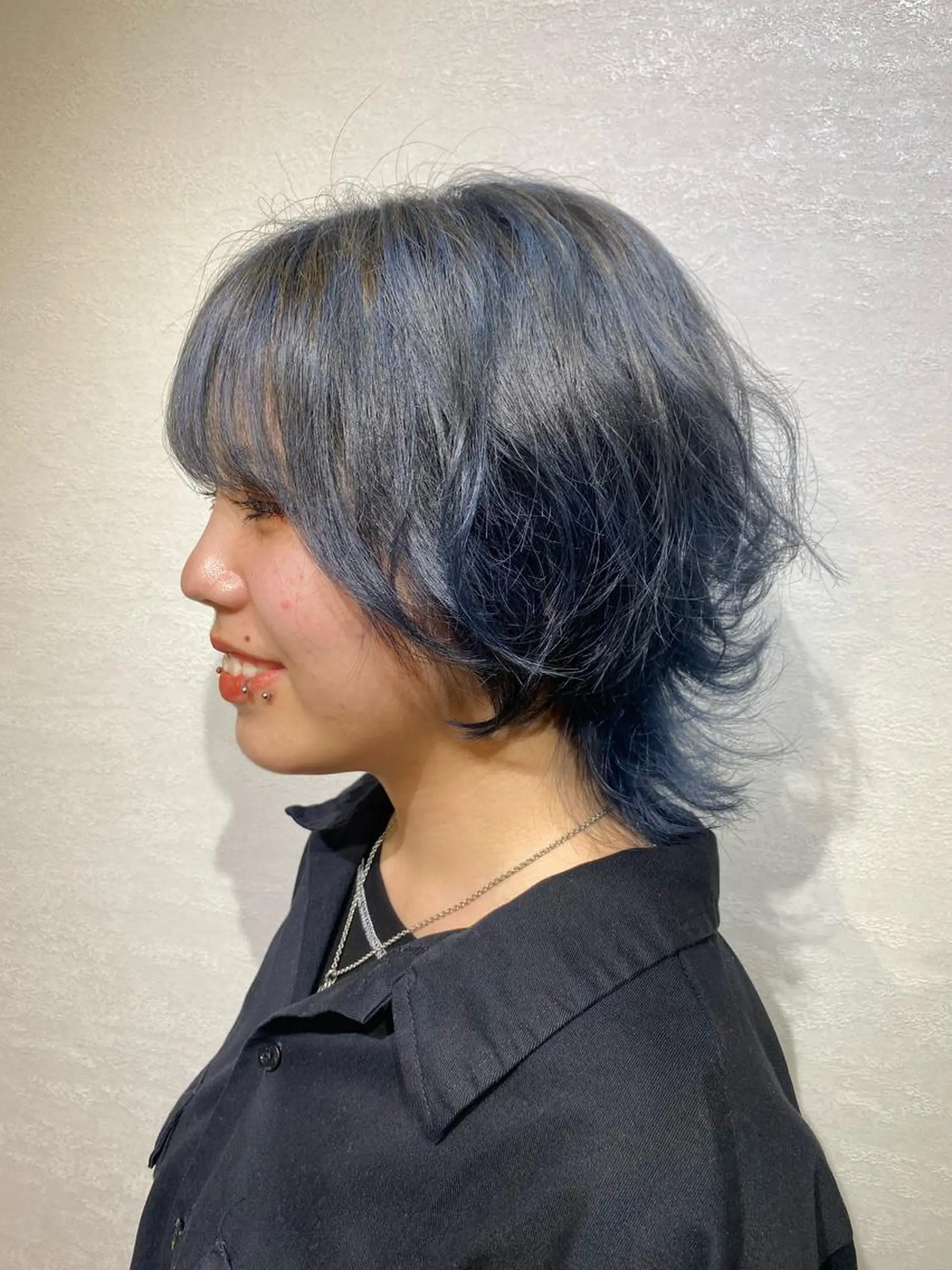 カラー ブリーチ ブルーカラー シルバー 縮毛矯正とレイヤー /杉村凜汰郎のヘアスタイル