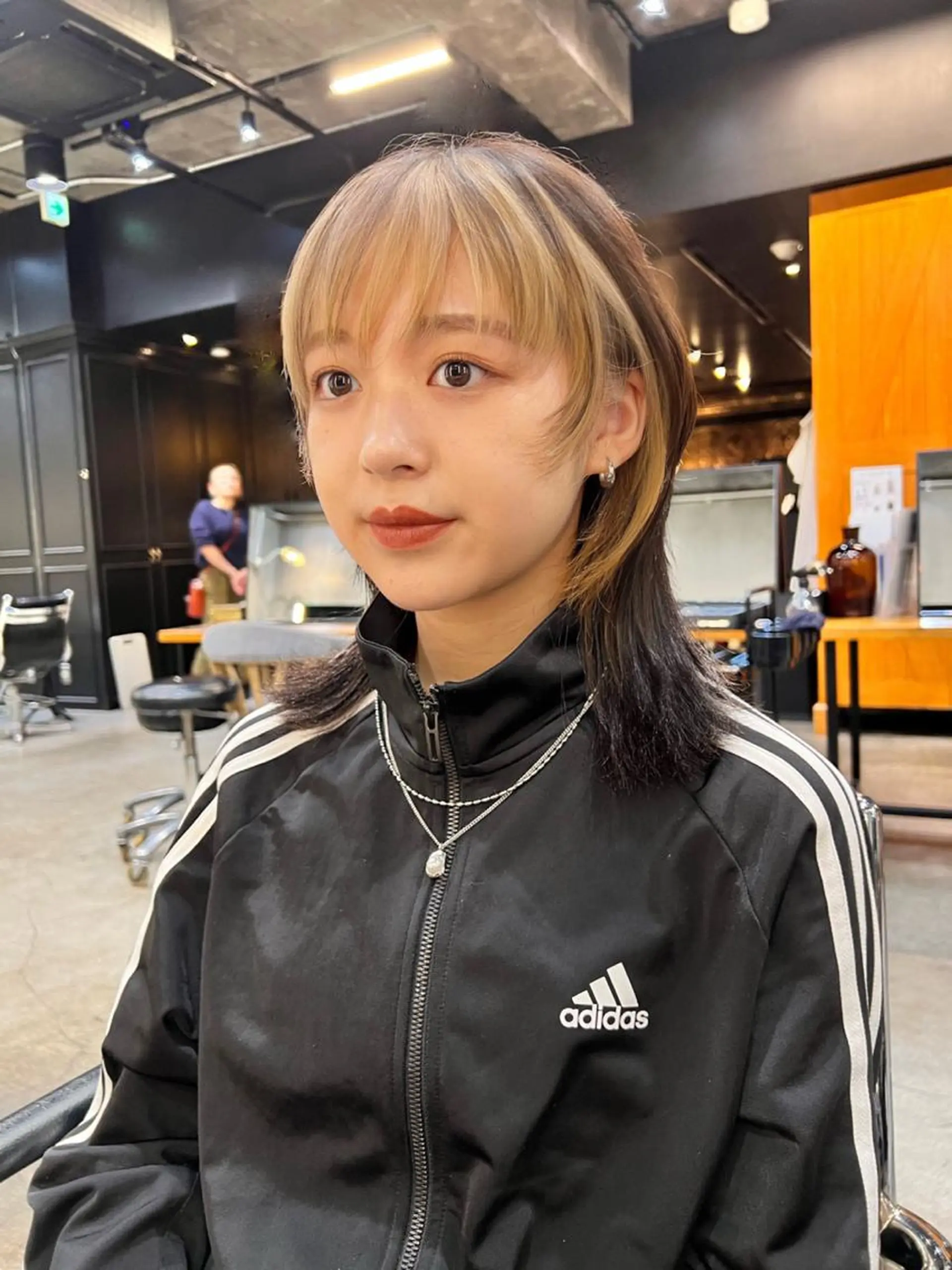 ミディアム カラー haco＋所属・圧倒的デザイン力 店長🎨RENAのヘアスタイル