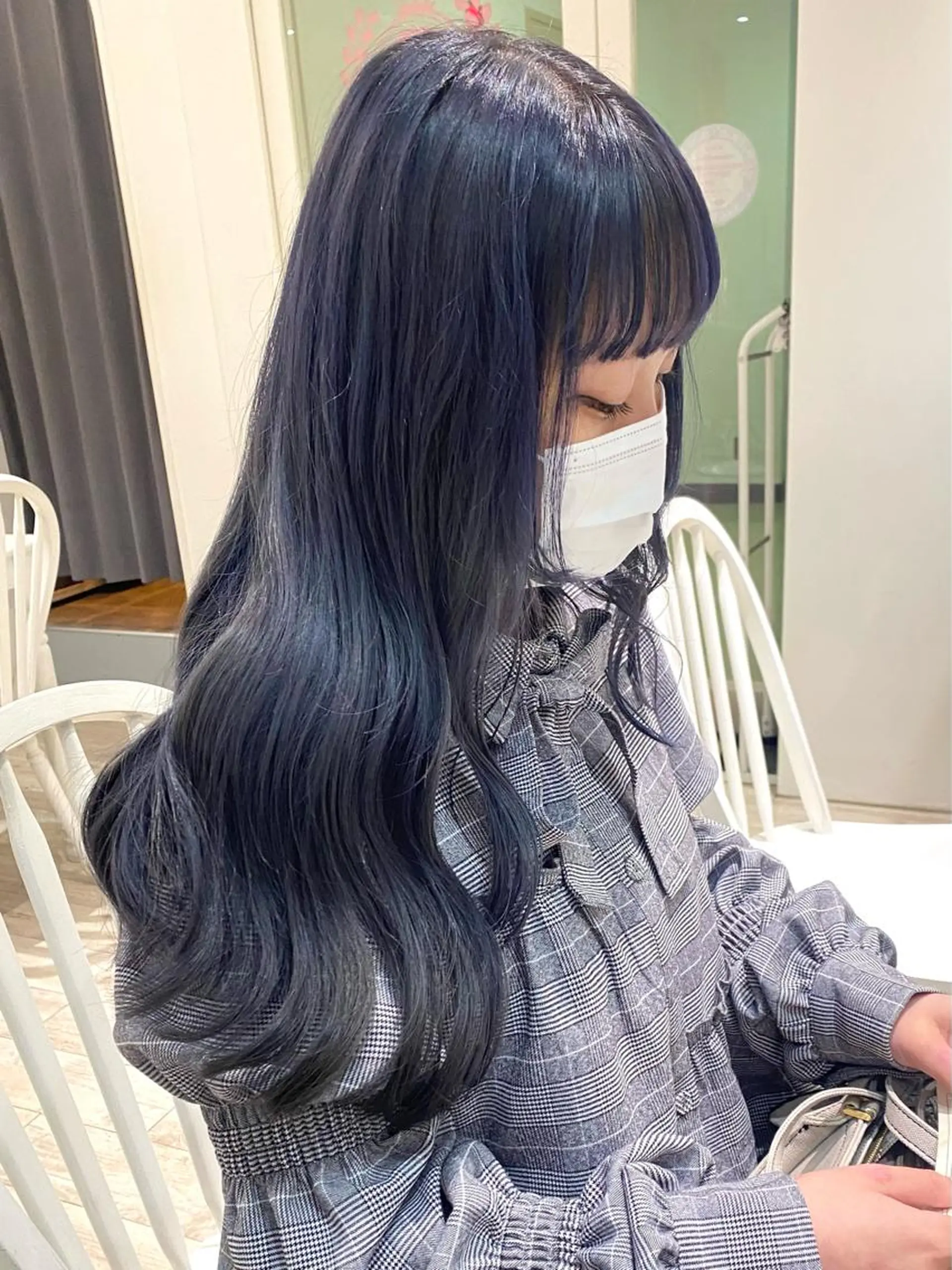 ロング カラー 黒髪 ブリーチ ブルーカラー ブルーブラック 透明感カラー カット ヘアカラー 暖色カラー✨️ 門内 梨真のヘアスタイル